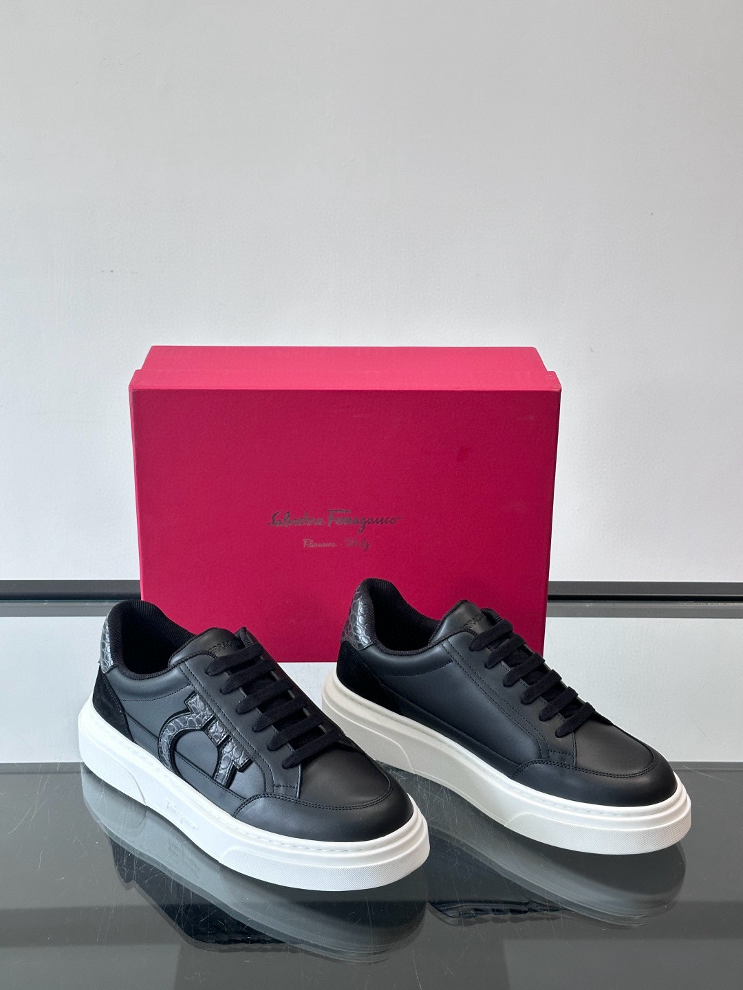 살바토레 페라가모 Salvatore Ferragamo Gancini 스니커즈