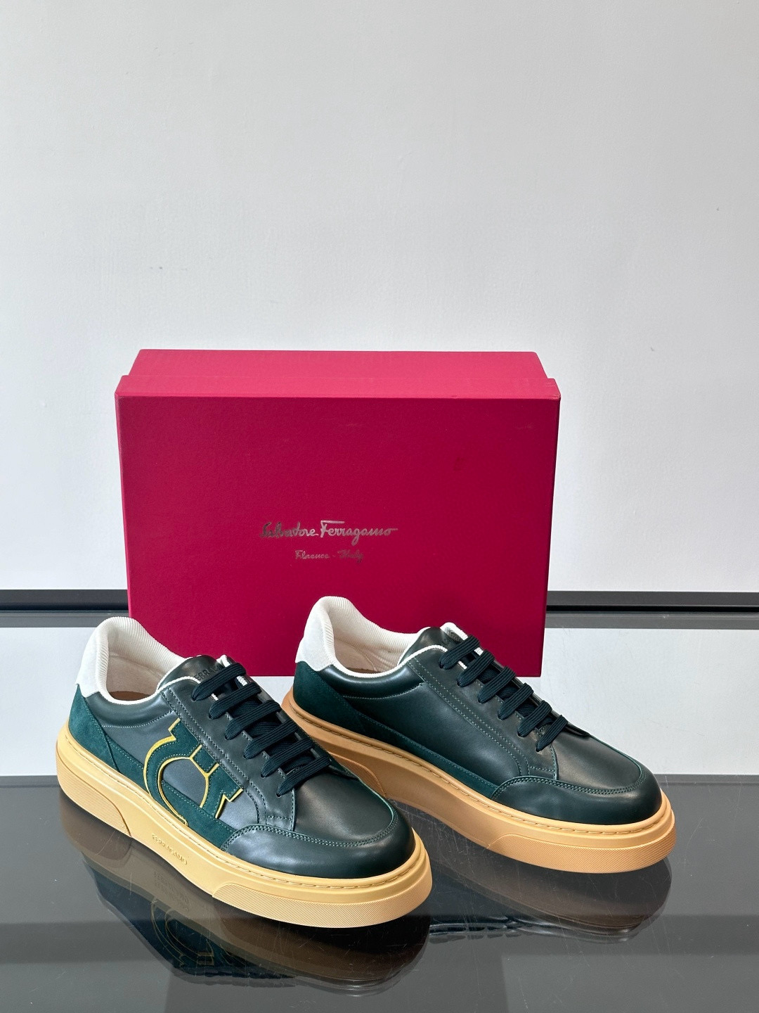 살바토레 페라가모 Salvatore Ferragamo Gancini 스니커즈