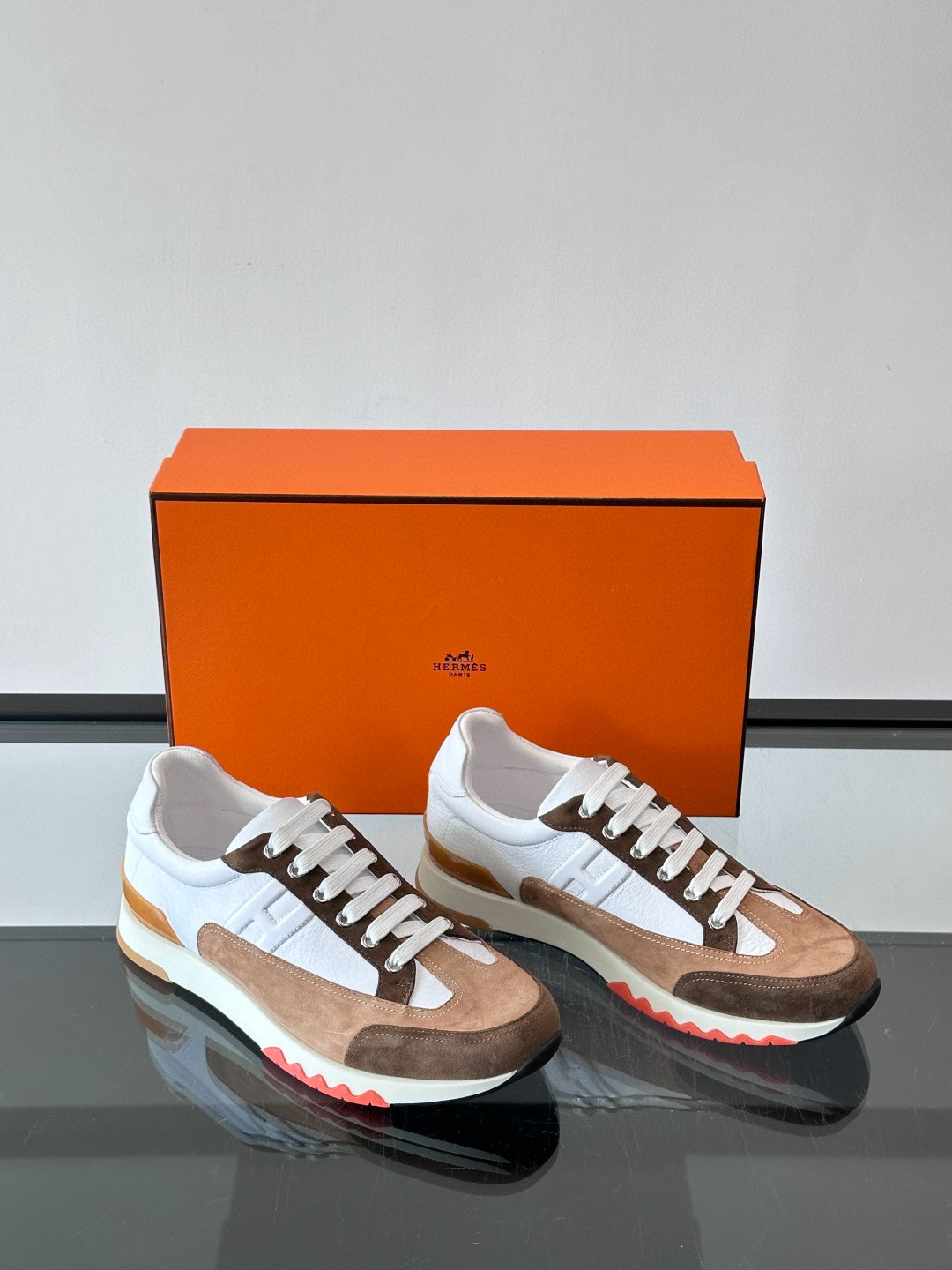 에르메스 Hermes Walkrunner 스니커즈
