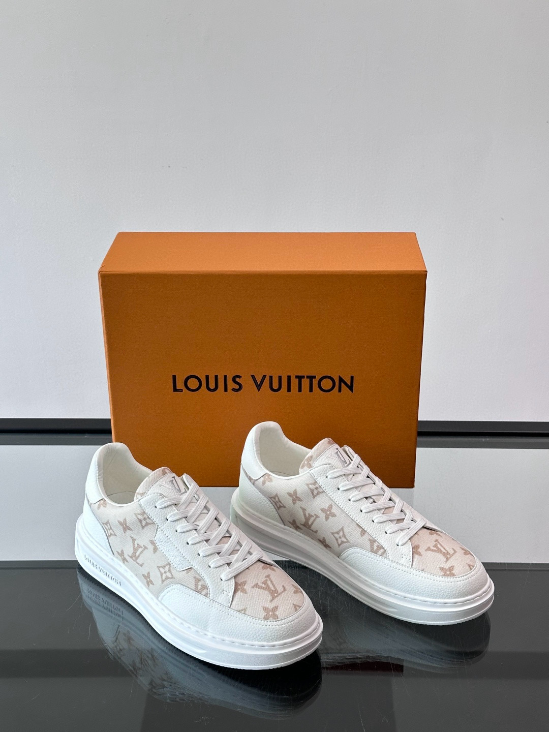 루이비통 Louis Vuitton Monogram 스니커즈