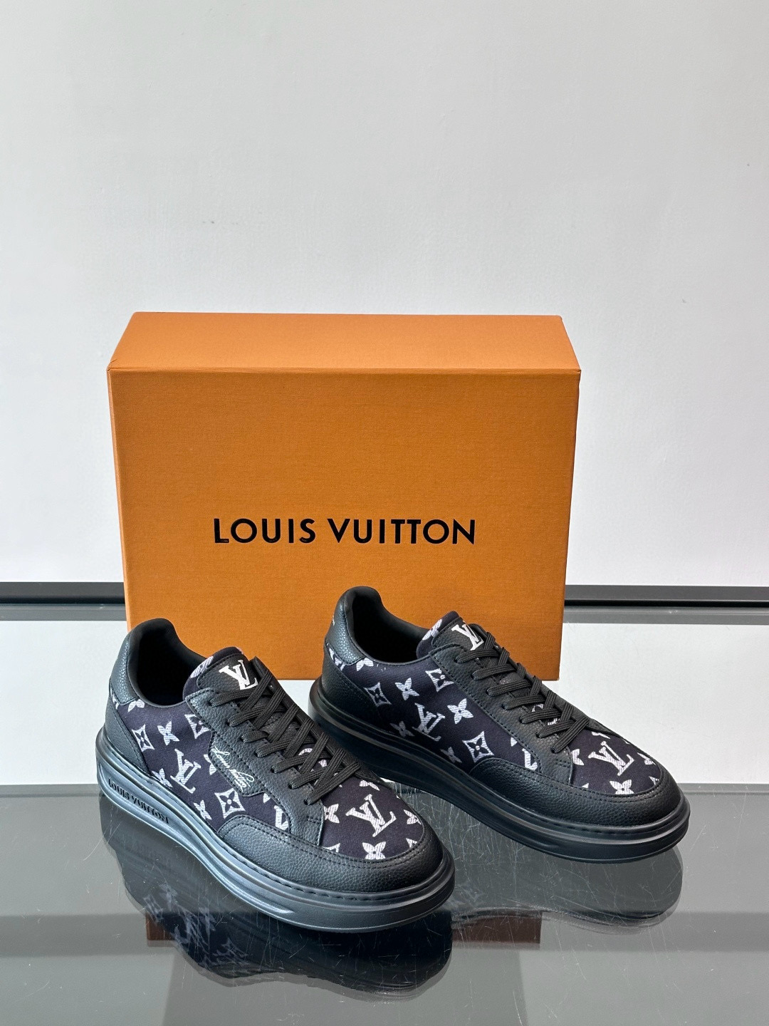 루이비통 Louis Vuitton Monogram 스니커즈