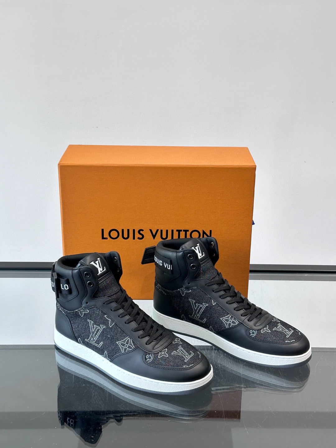 루이비통 Louis Vuitton Rivoli 스니커즈