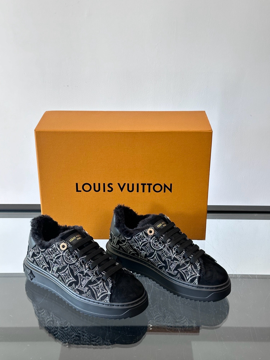 루이비통 Louis Vuitton Time Out 스니커즈