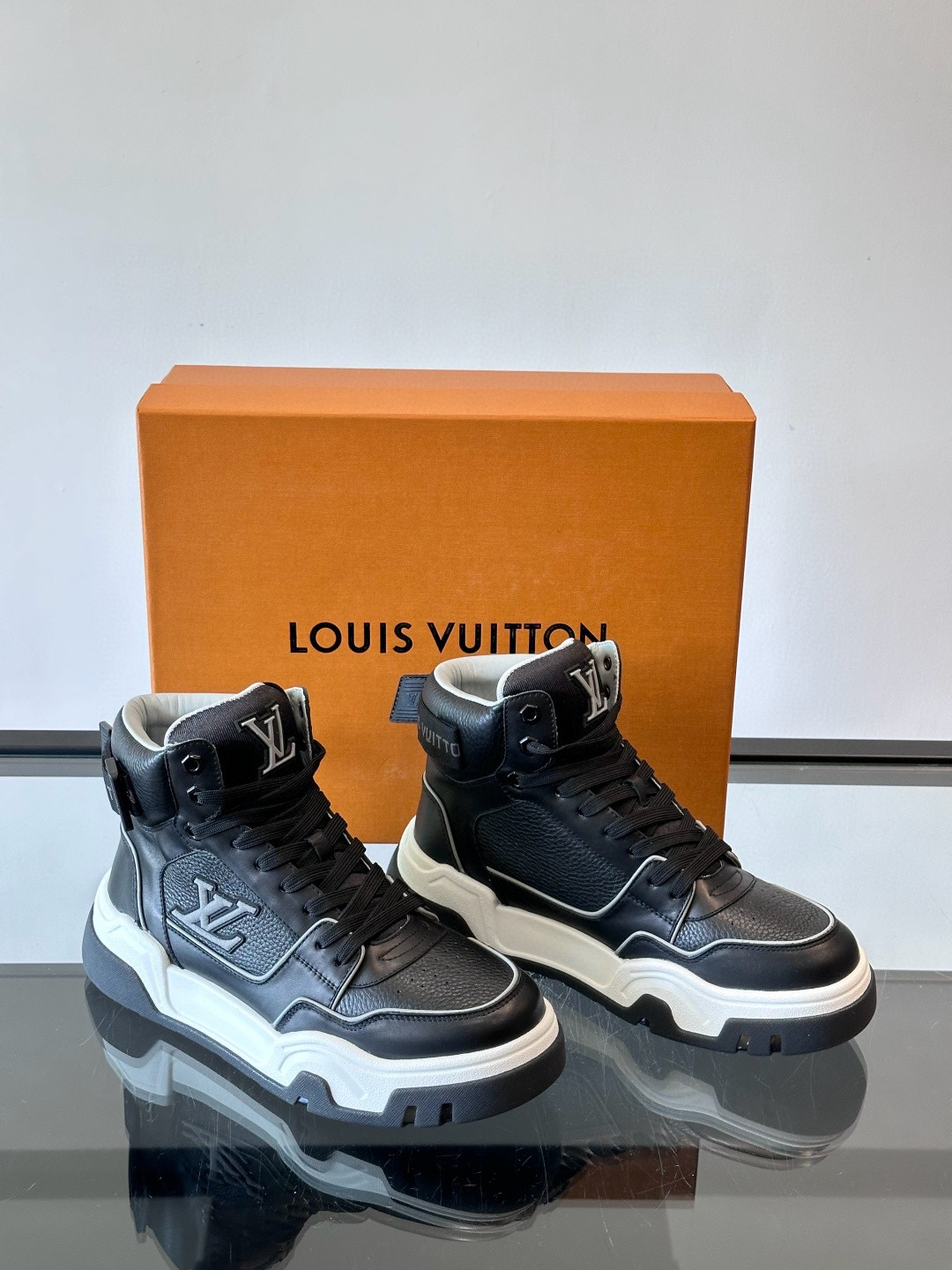 루이비통 Louis Vuitton 스니커즈