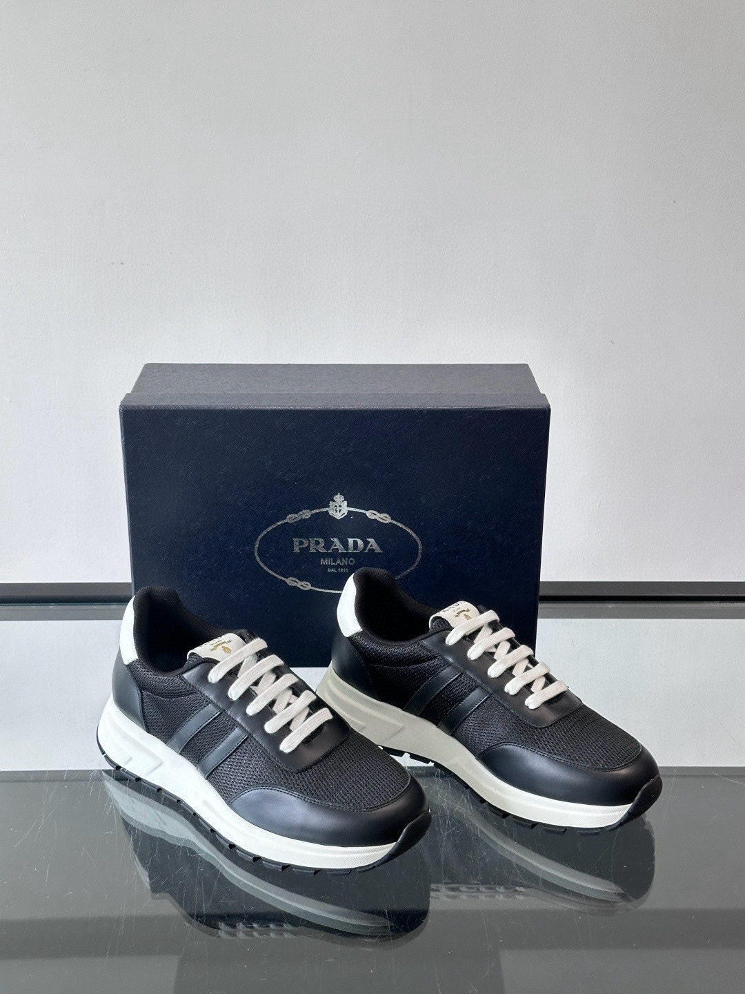 프라다 Prada 스니커즈 Black