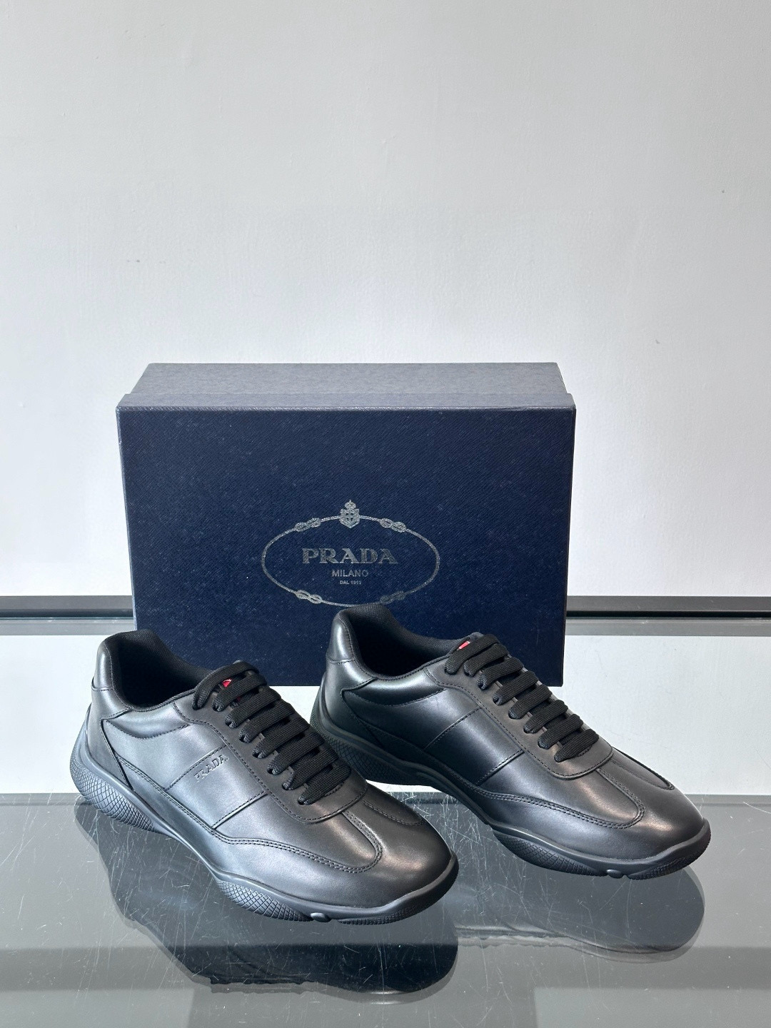 프라다 Prada 스니커즈 Black