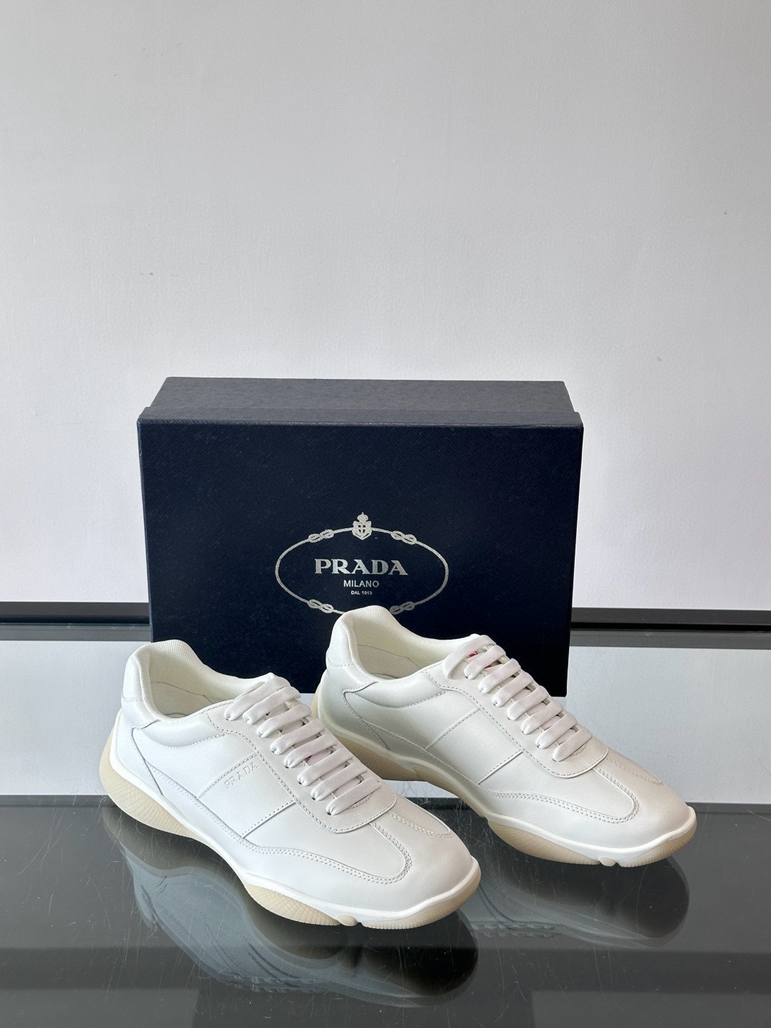 프라다 Prada 스니커즈 White