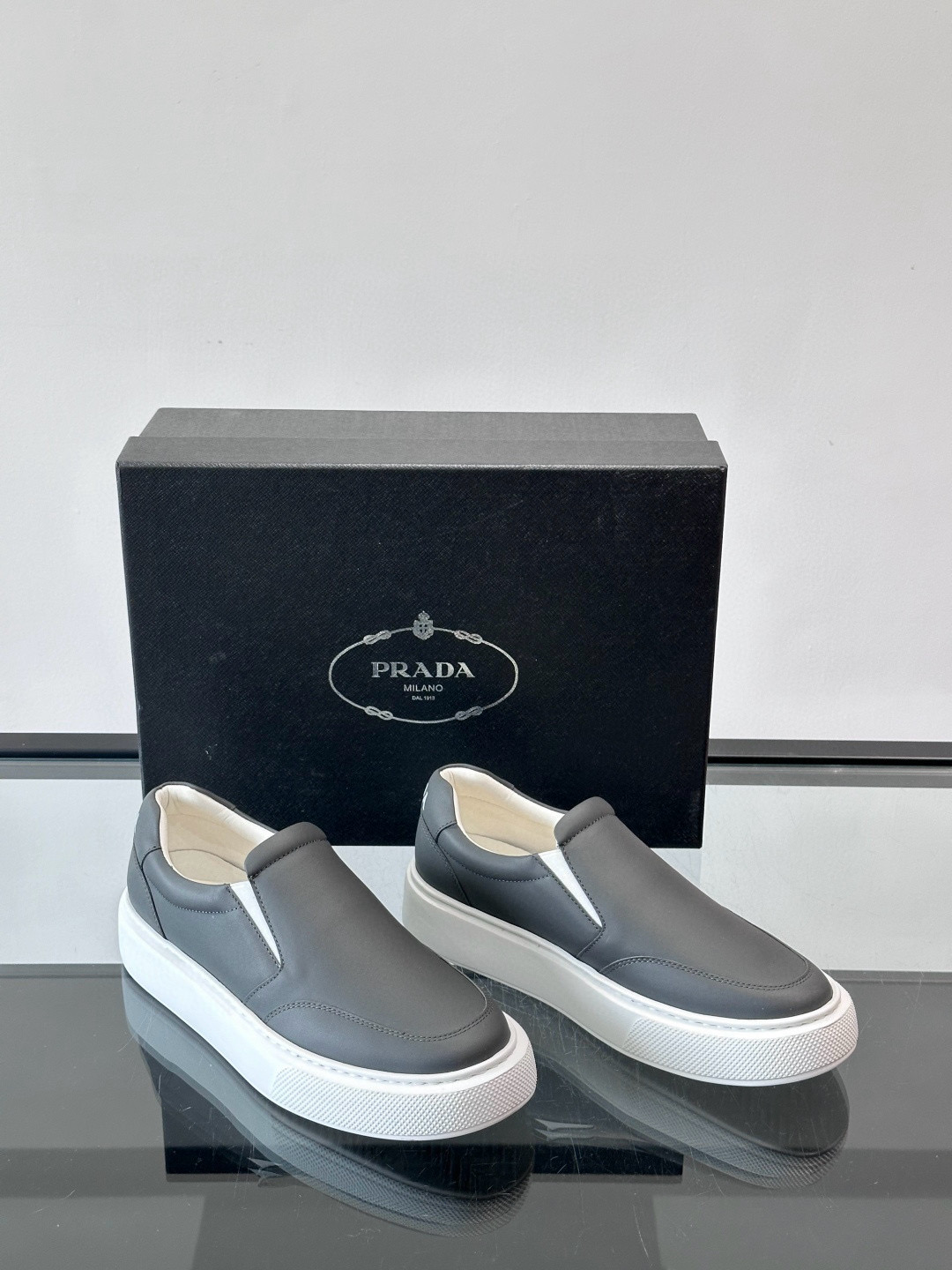 프라다 Prada 스니커즈