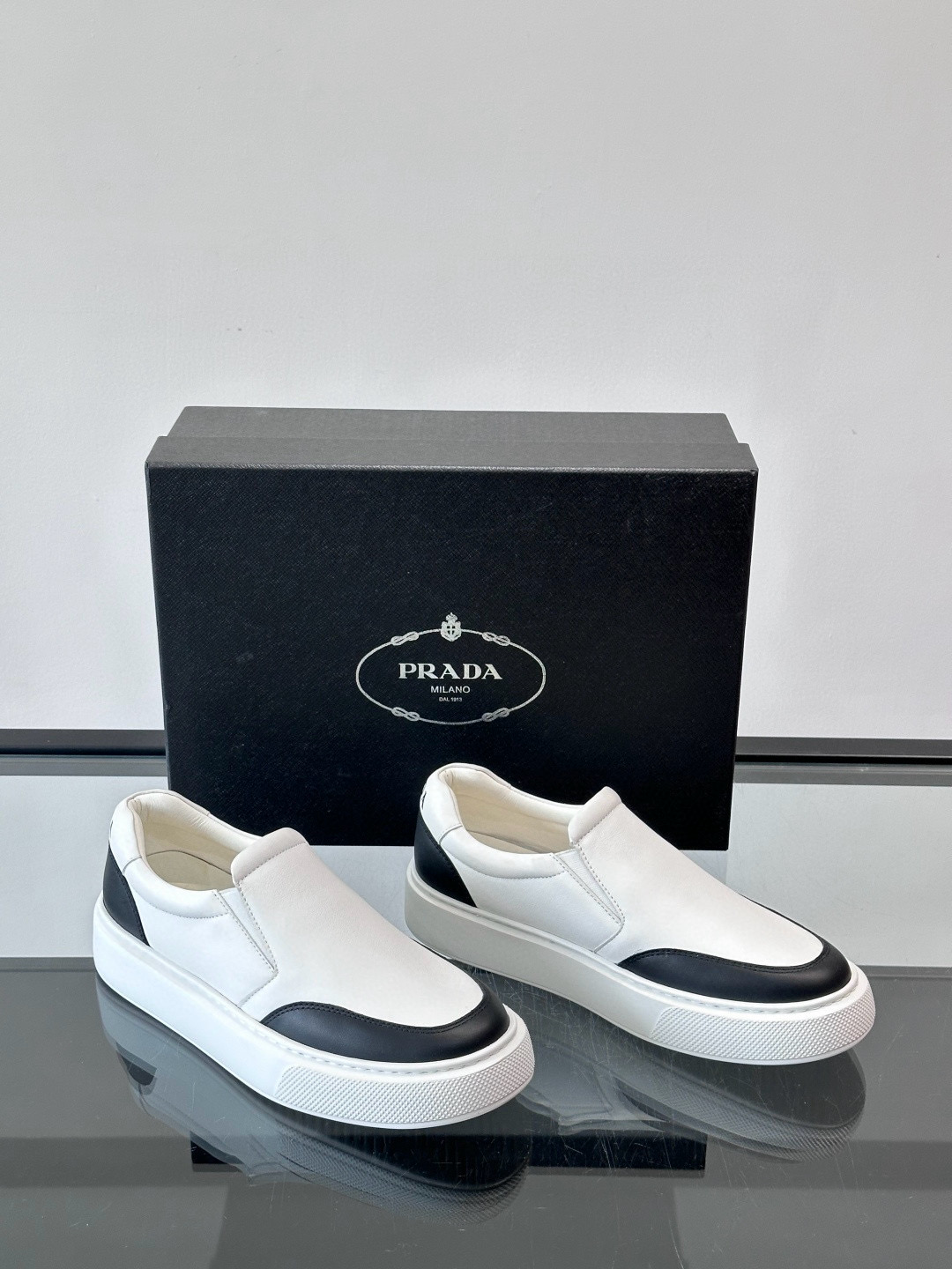 프라다 Prada 스니커즈