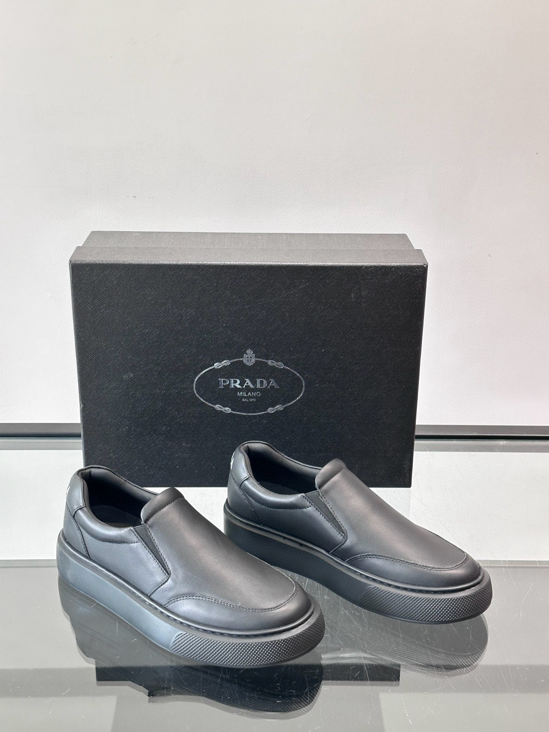 프라다 Prada 스니커즈