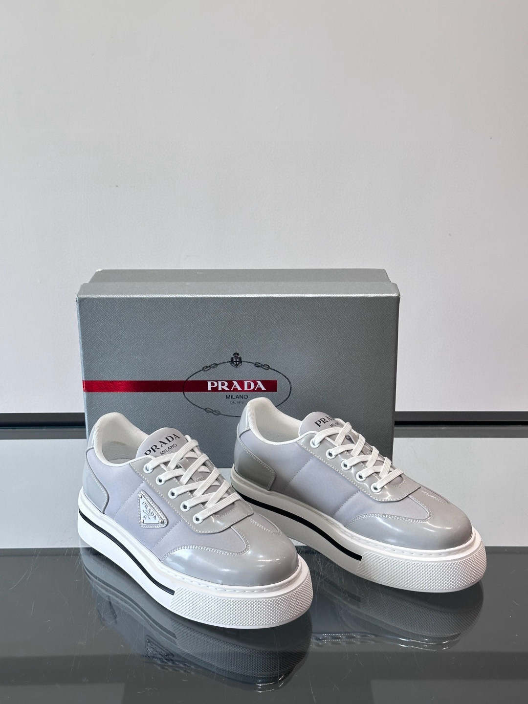 프라다 Prada 스니커즈