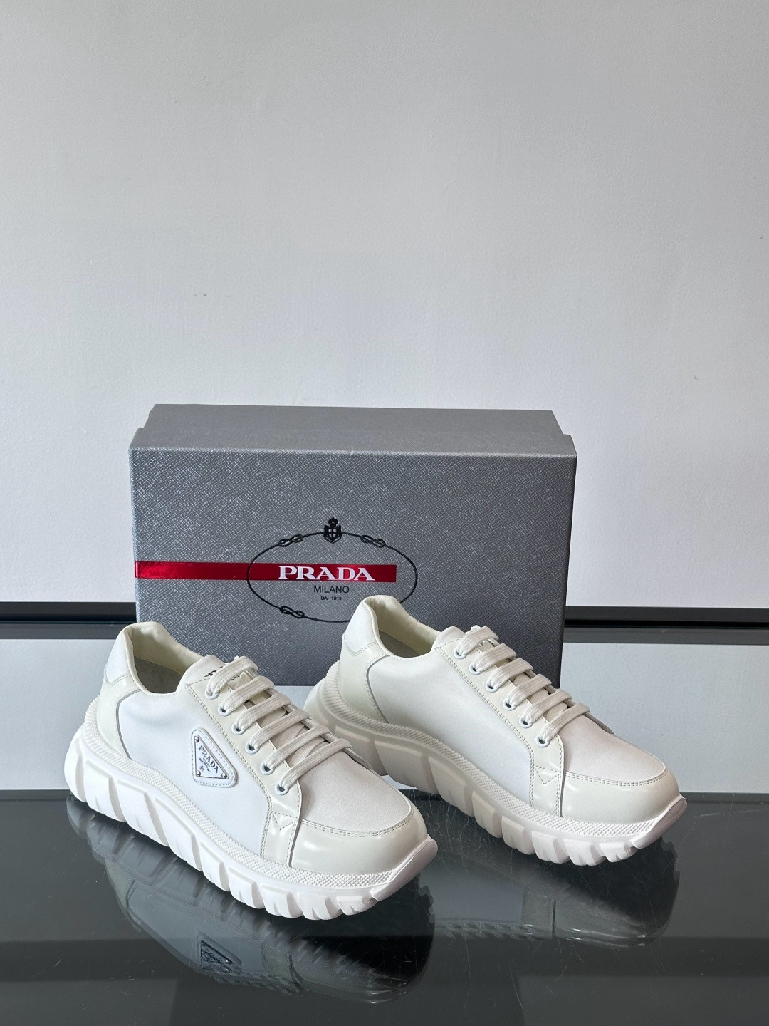 프라다 Prada 스니커즈 White