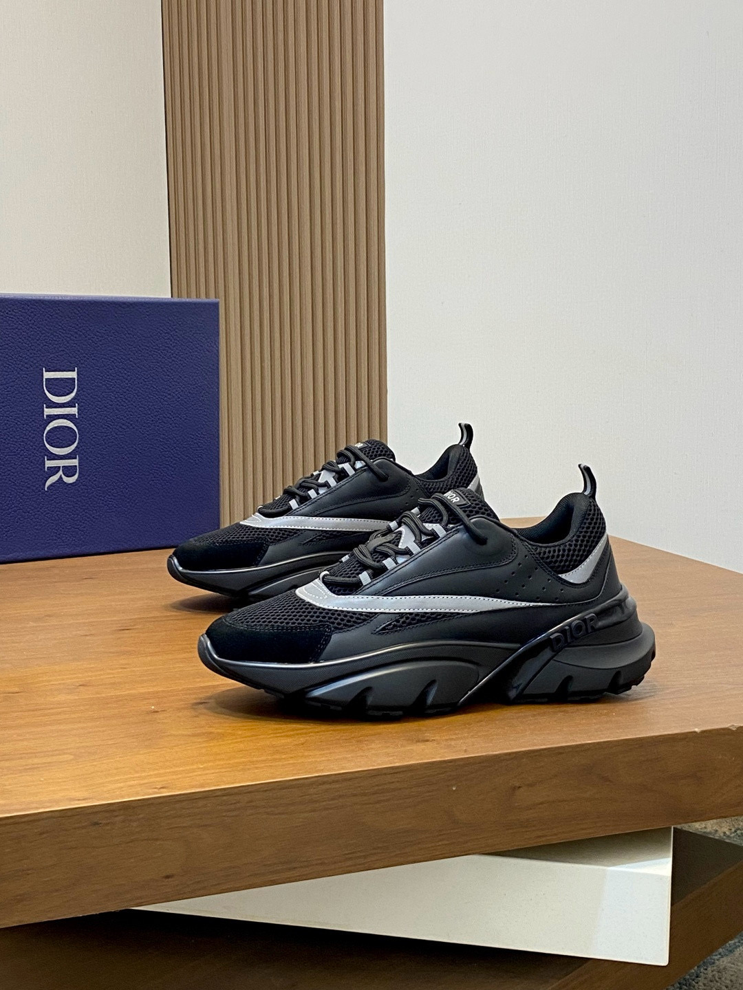 디올 Dior B22 스니커즈