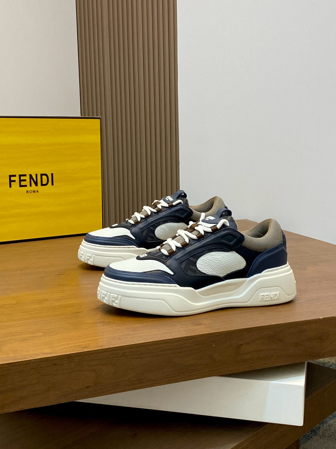 펜디 Fendi 스니커즈