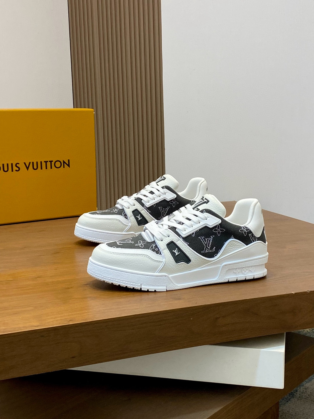 루이비통 Louis Vuitton Trainer 스니커즈