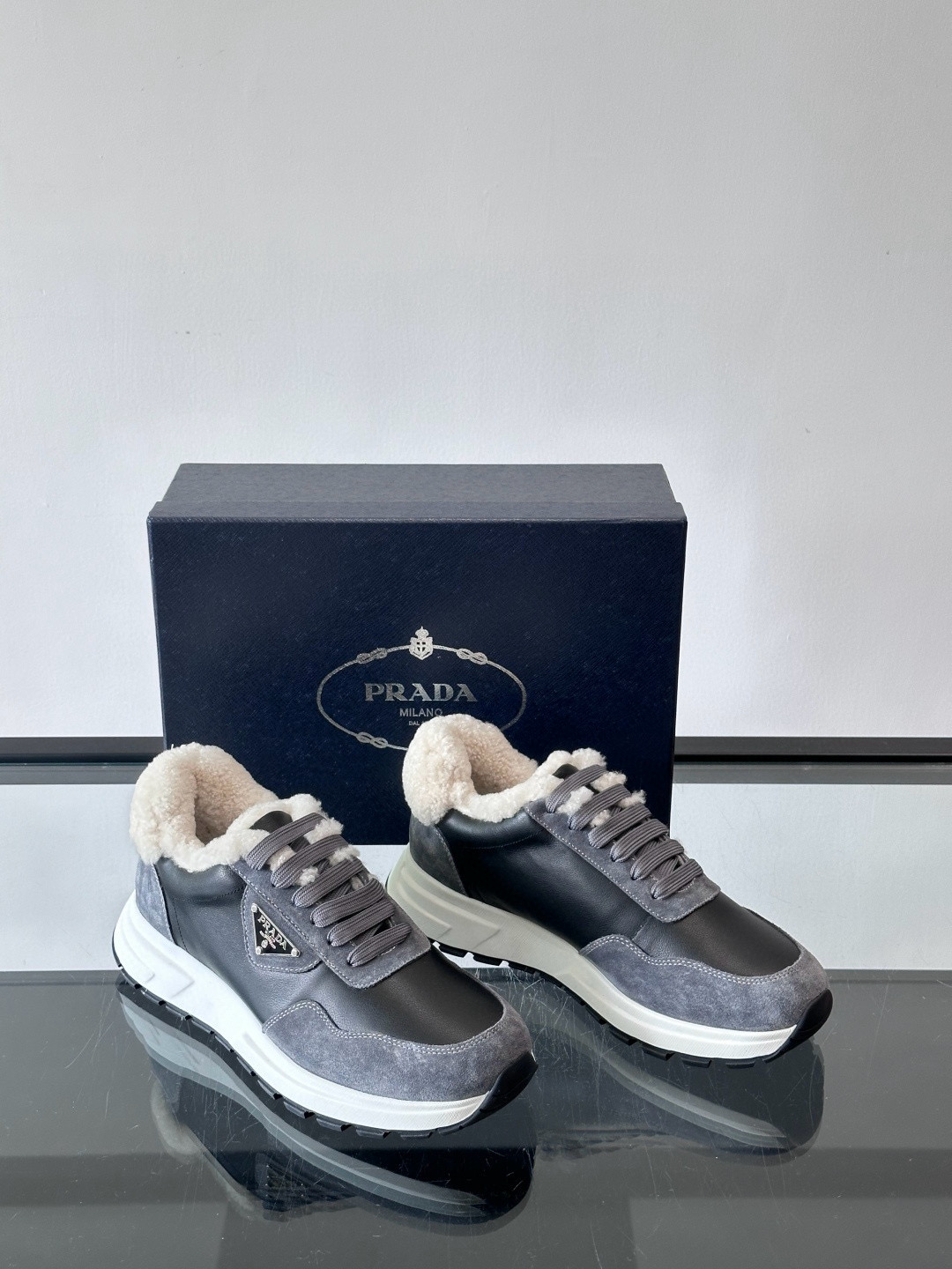 프라다 Prada 스니커즈