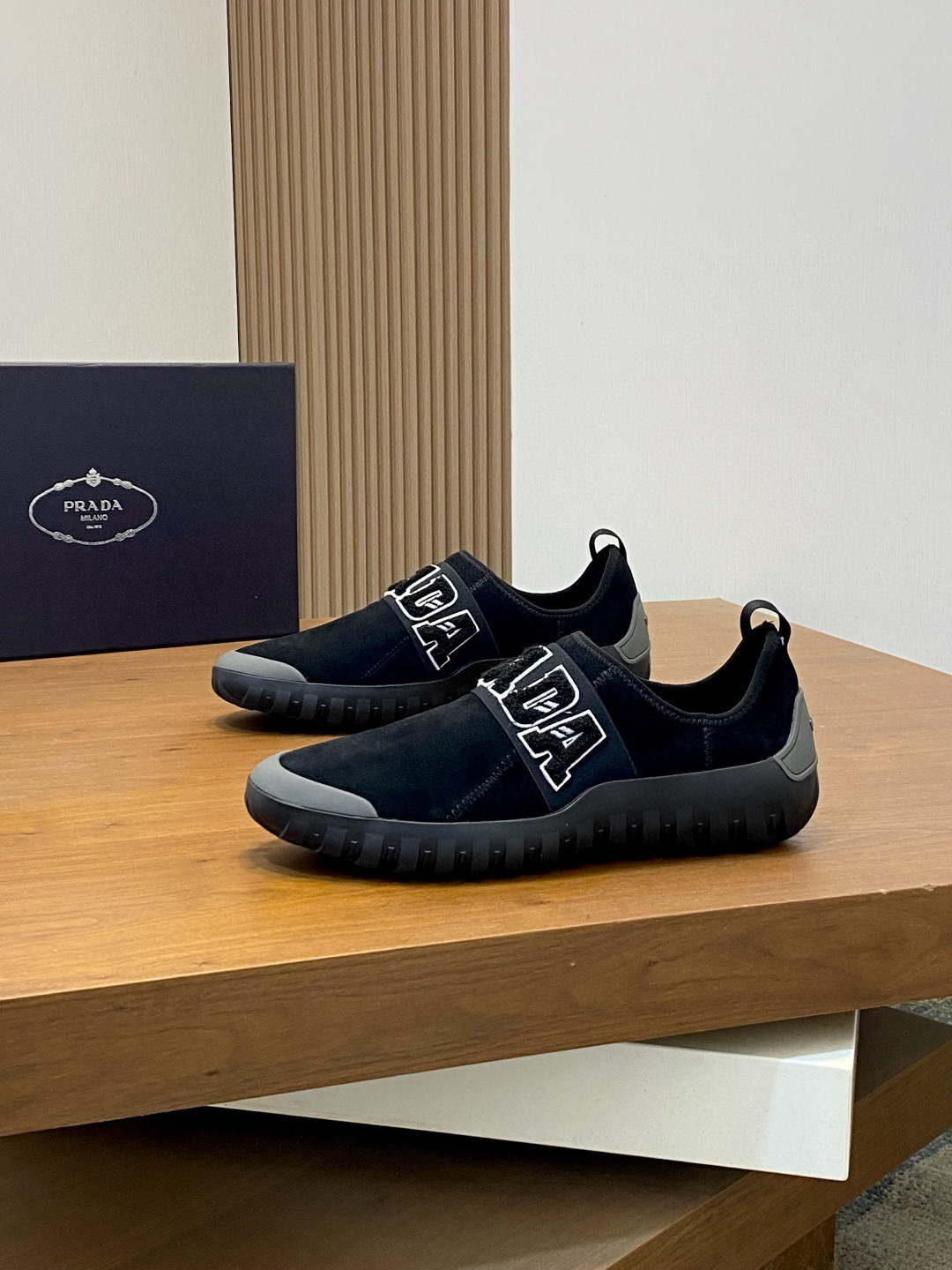 프라다 Prada 스니커즈