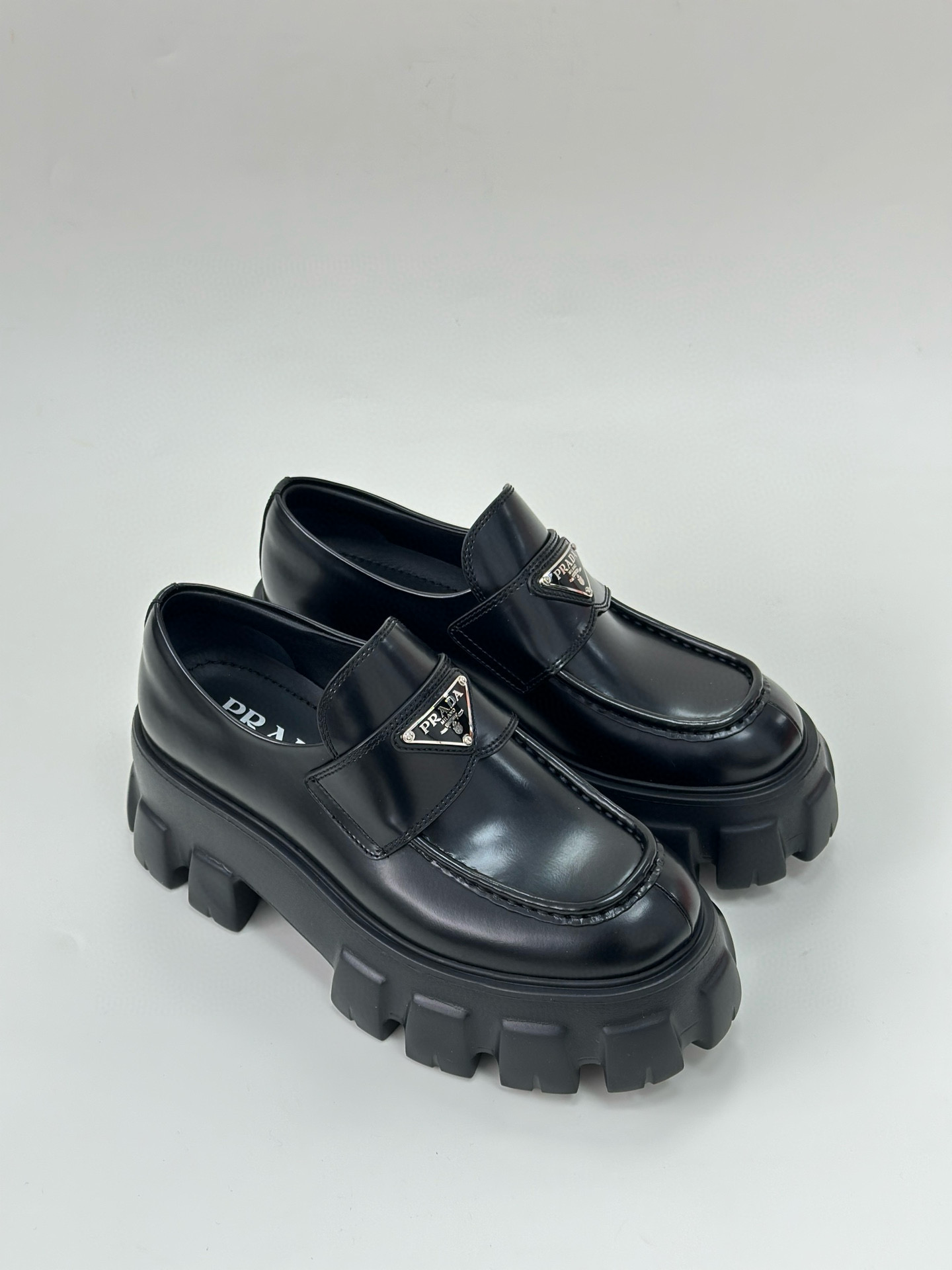 프라다 Prada 로퍼 슈즈 Black