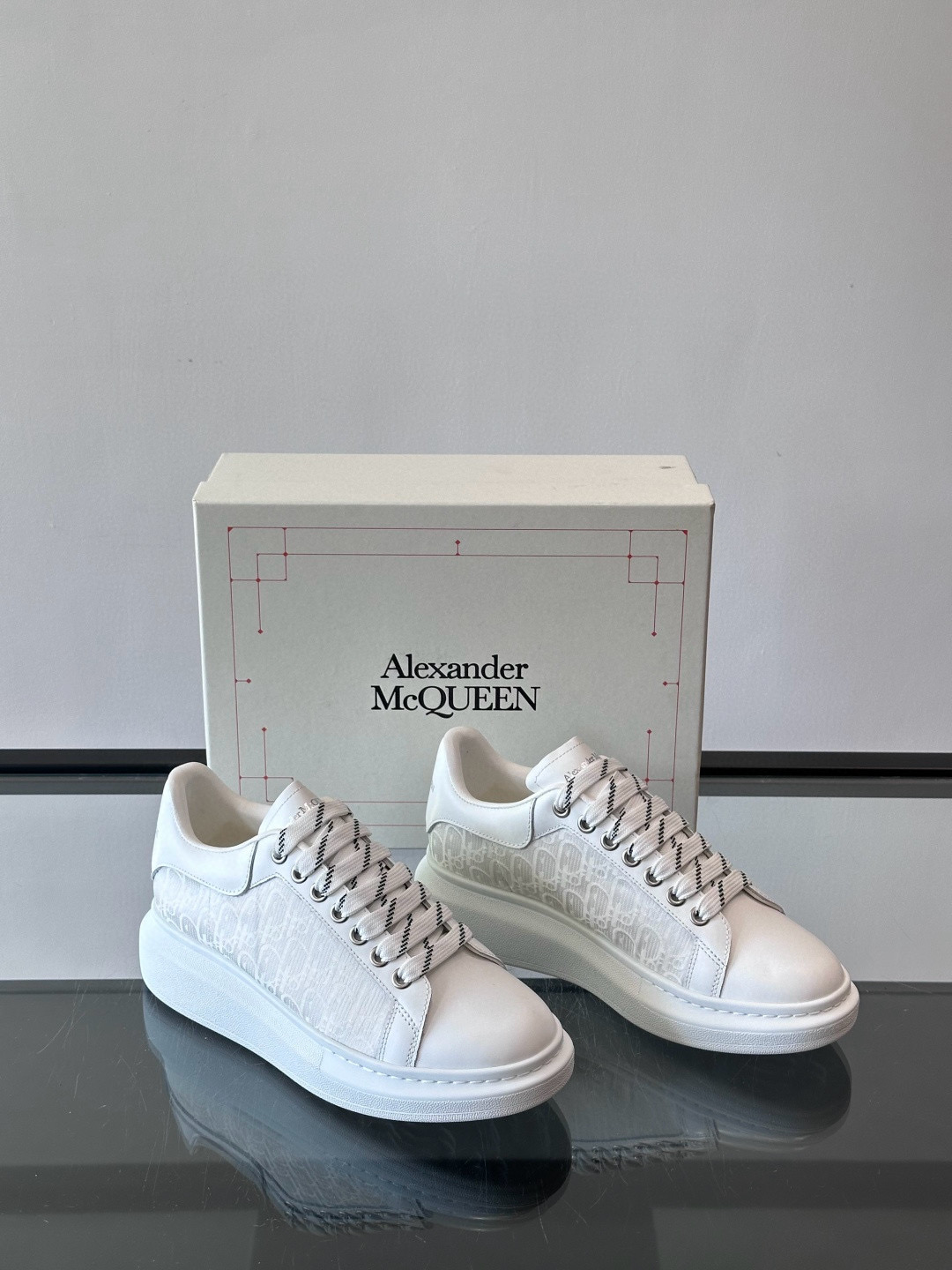 Alexander McQueen 스니커즈