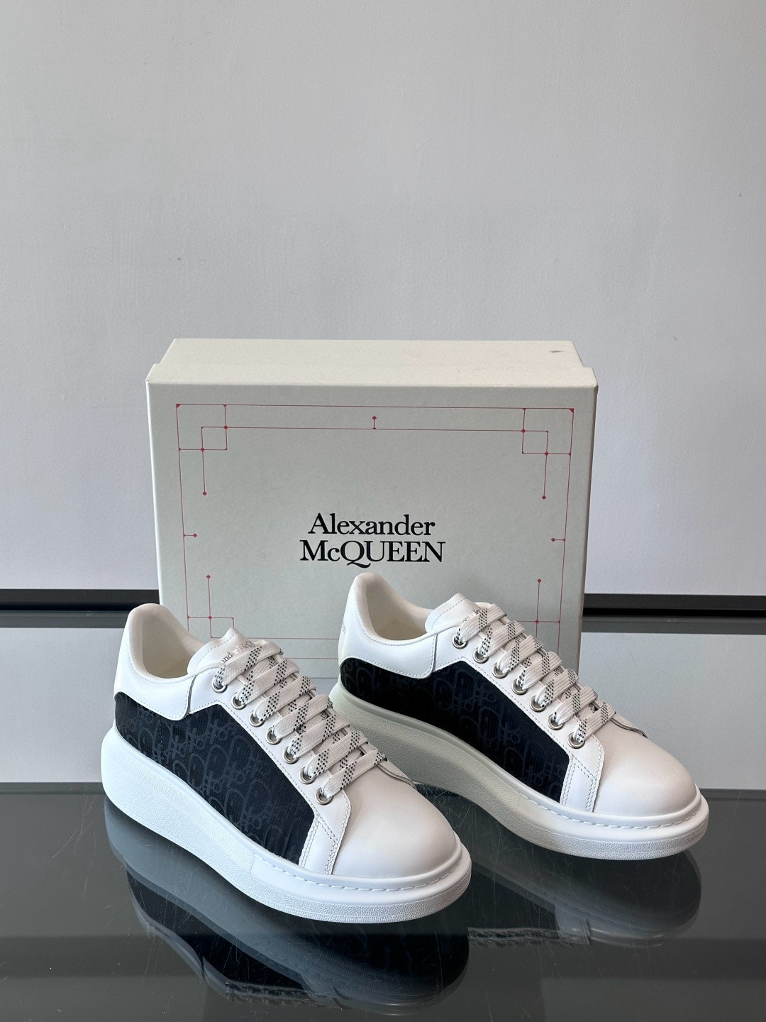 Alexander McQueen 스니커즈