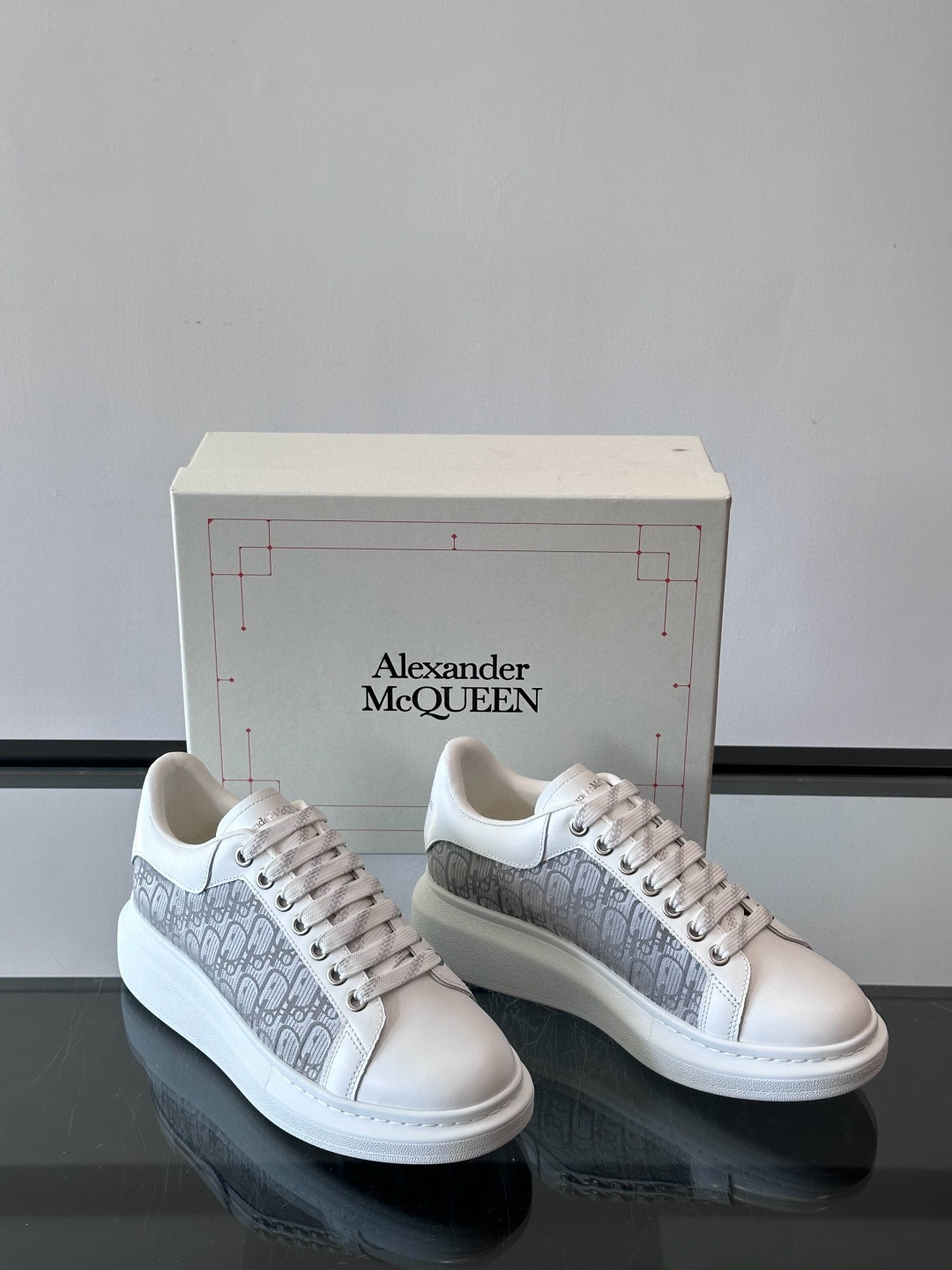 Alexander McQueen 스니커즈