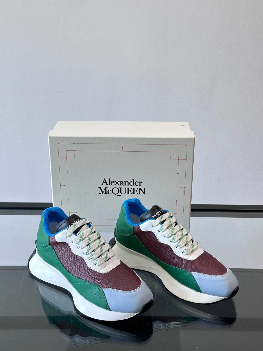 Alexander McQueen 스니커즈