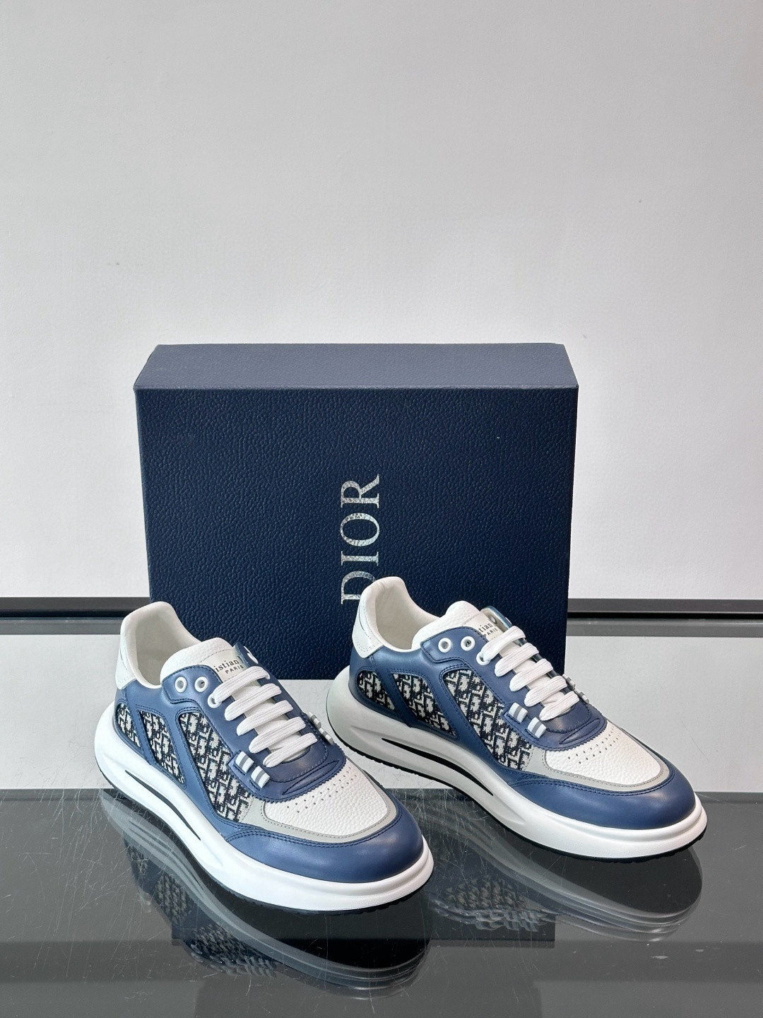 디올 Dior B25 스니커즈