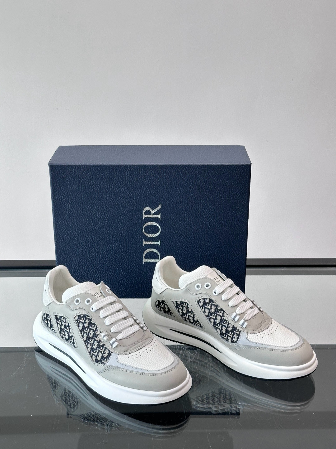 디올 Dior B25 스니커즈