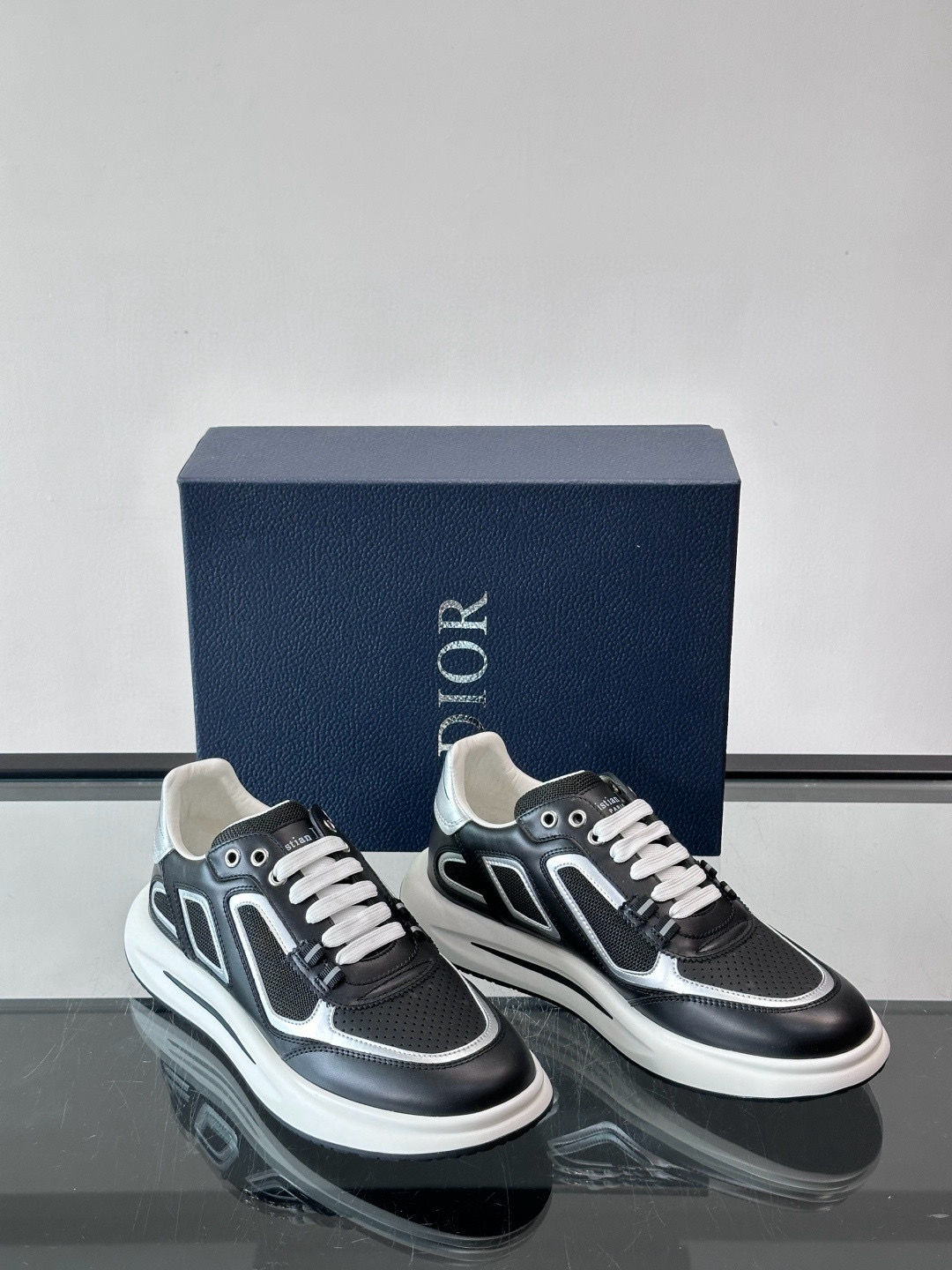 디올 Dior B25 스니커즈