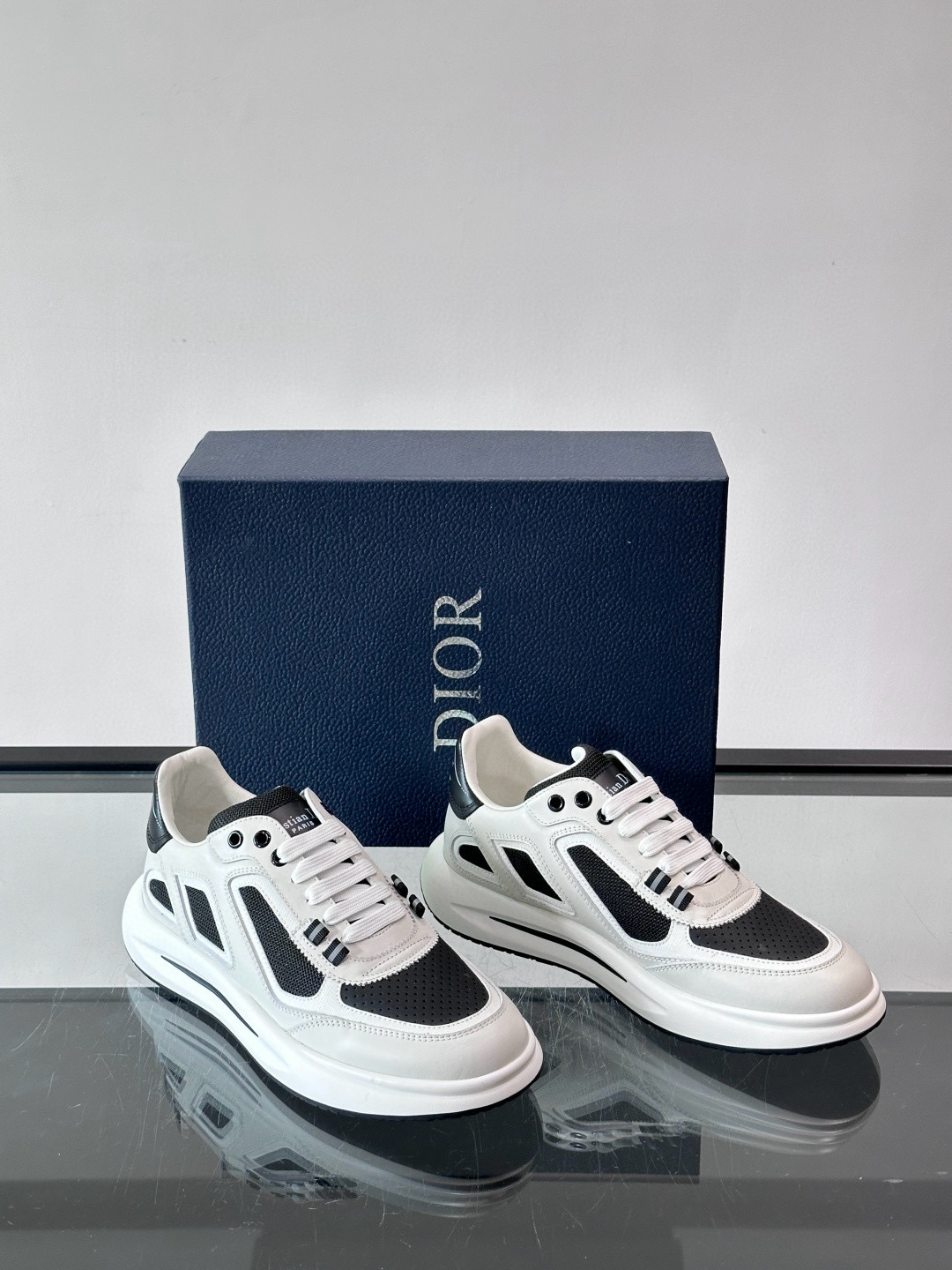 디올 Dior B25 스니커즈