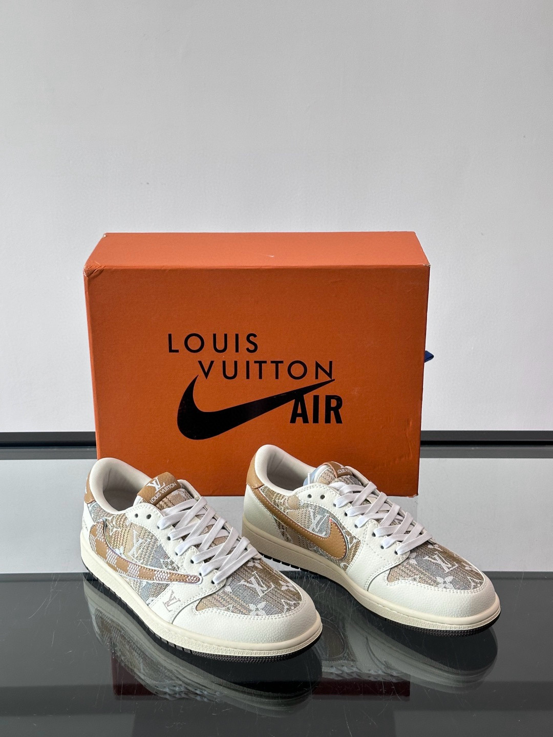 루이비통 Louis Vuitton & Nike 스니커즈