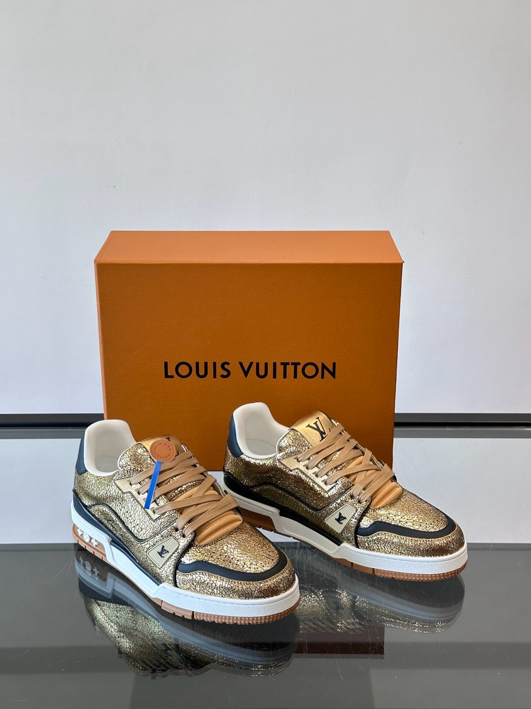 루이비통 Louis Vuitton Trainer 스니커즈 gold