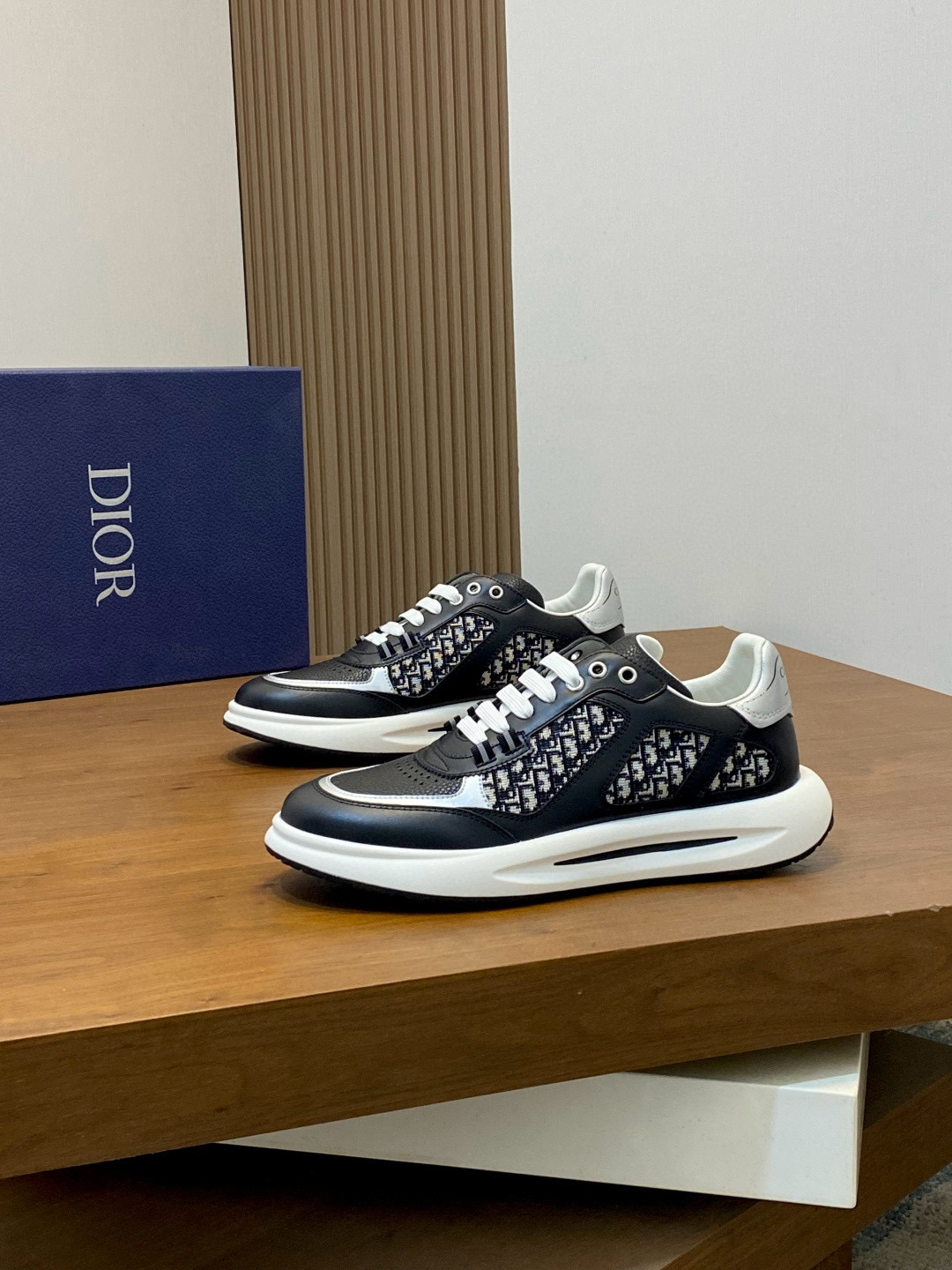 디올 Dior 스니커즈