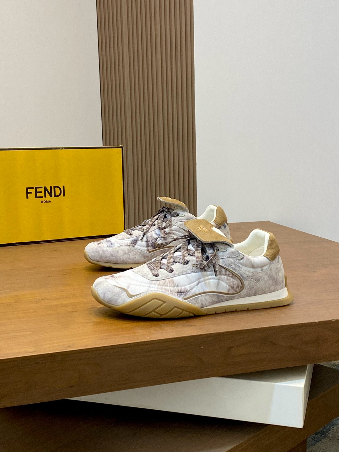 펜디 Fendi 스니커즈