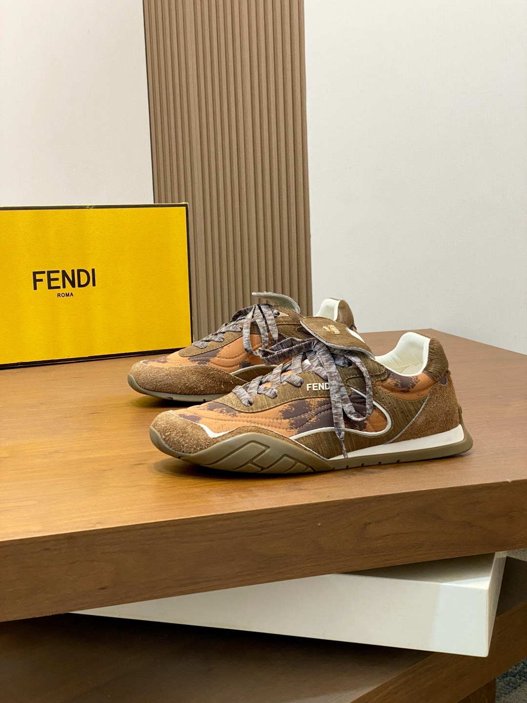 펜디 Fendi 스니커즈