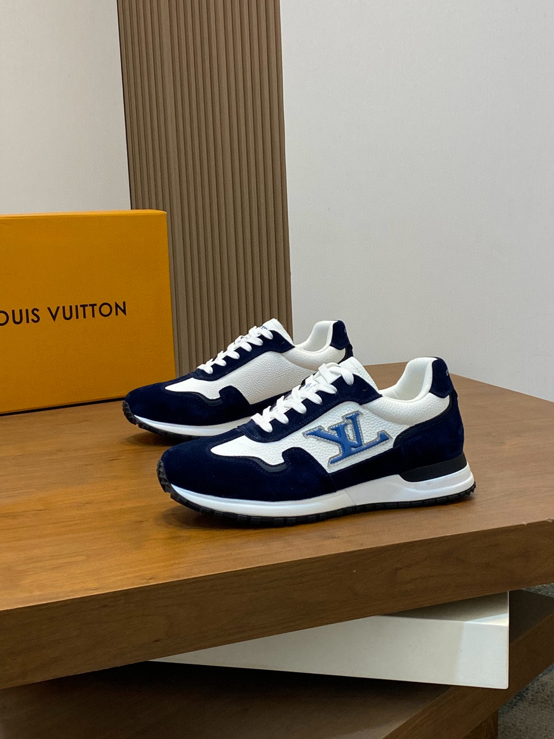 루이비통 Louis Vuitton Space Lander 스니커즈