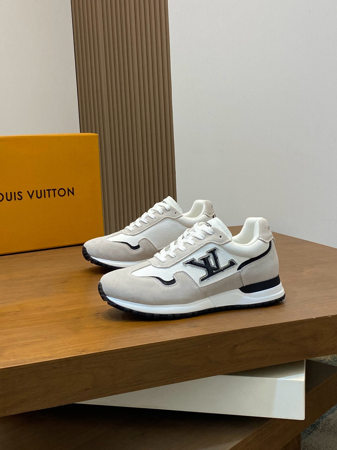 루이비통 Louis Vuitton Space Lander 스니커즈
