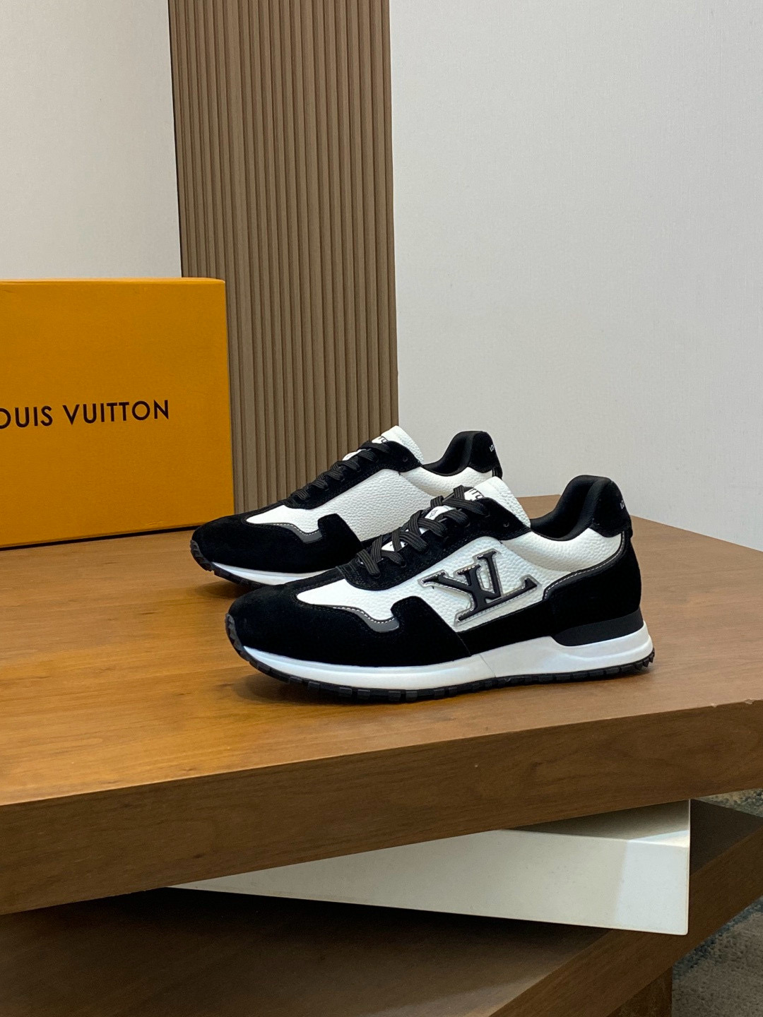 루이비통 Louis Vuitton Space Lander 스니커즈