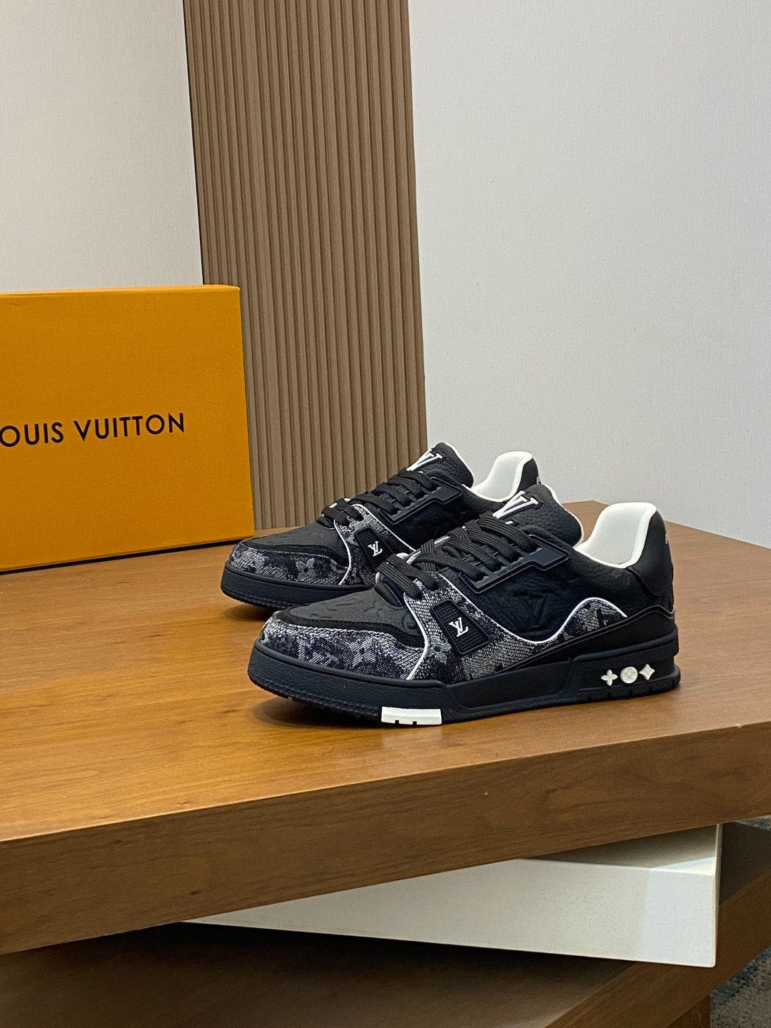 루이비통 Louis Vuitton Trainer 스니커즈