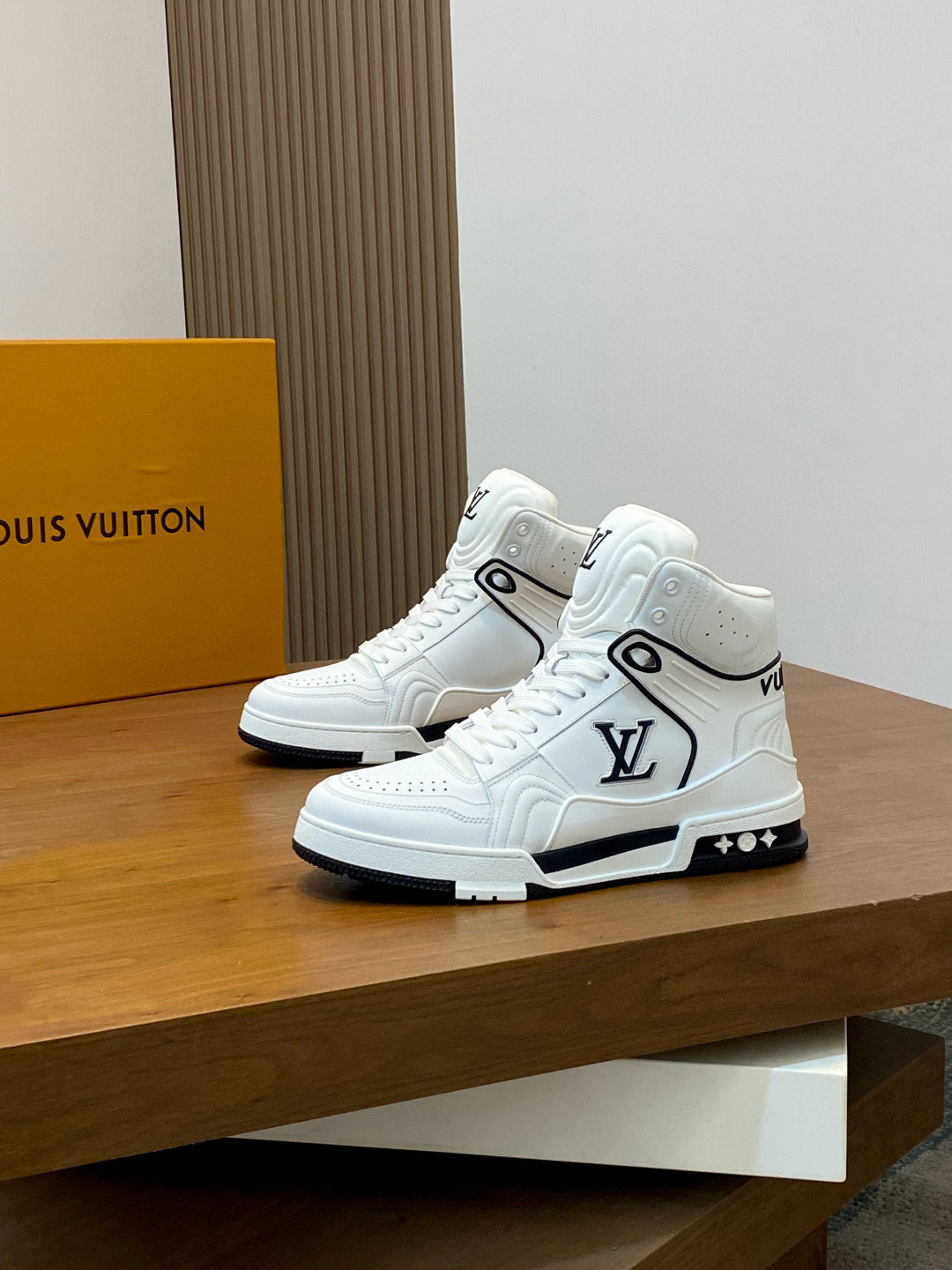 루이비통 Louis Vuitton 스니커즈