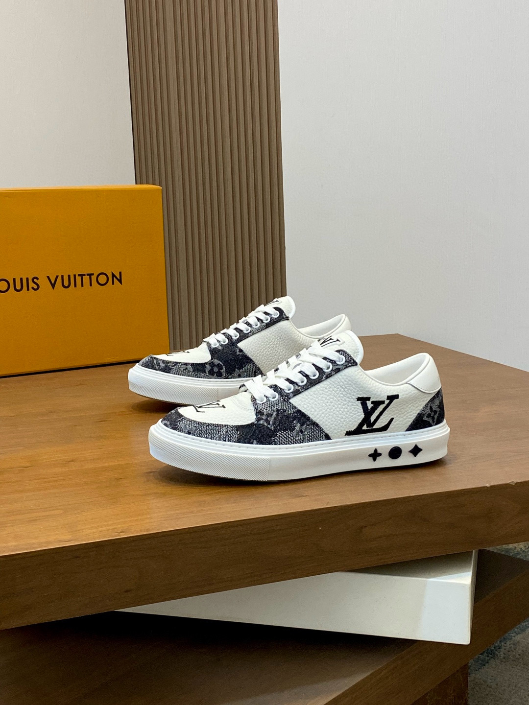 루이비통 Louis Vuitton 스니커즈