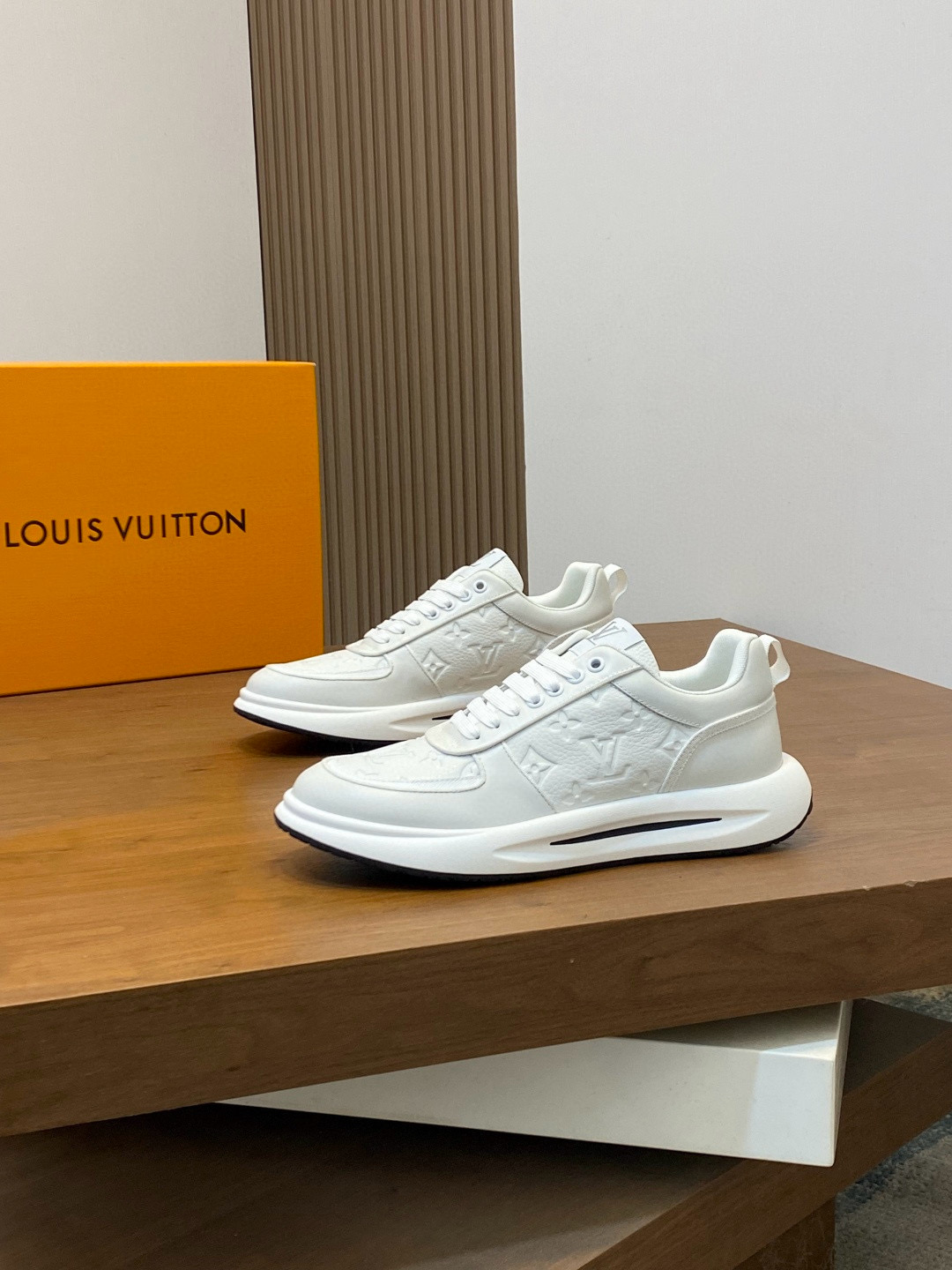 루이비통 Louis Vuitton 스니커즈