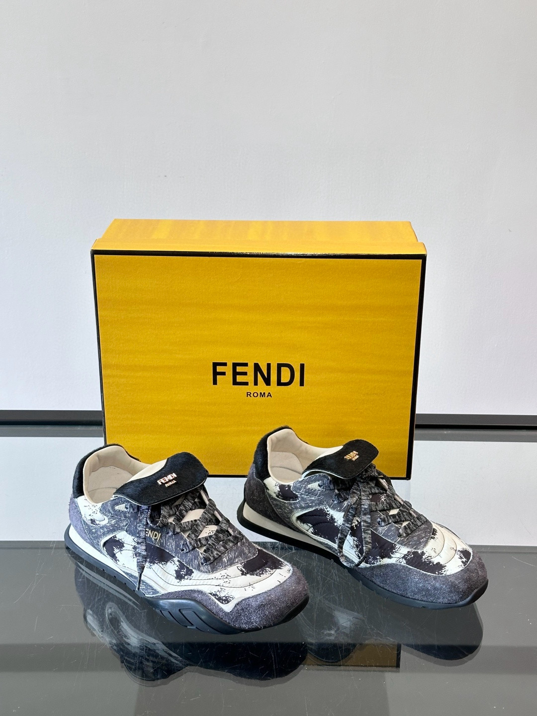 펜디 Fendi Wave Pulse 스니커즈