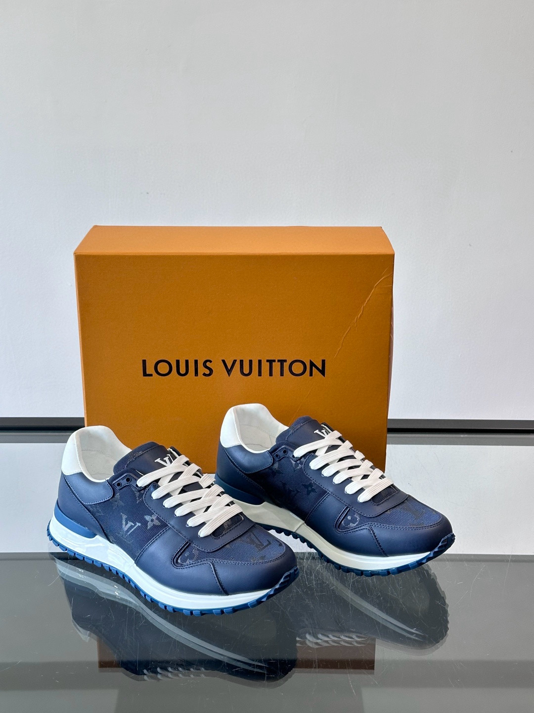 루이비통 Louis Vuitton Run Away 스니커즈