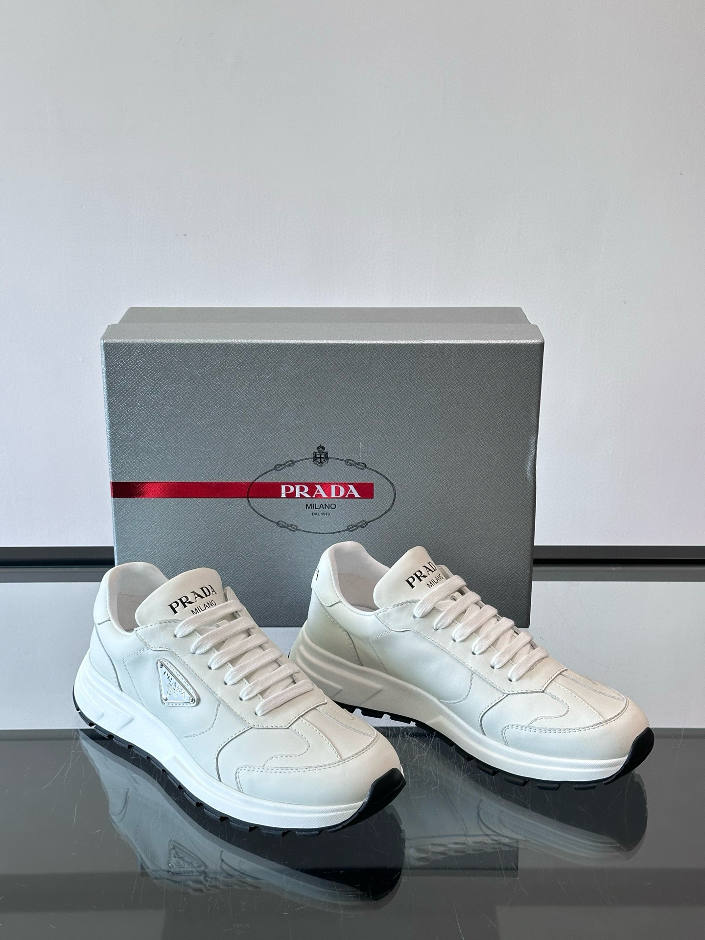 프라다 Prada 스니커즈 White