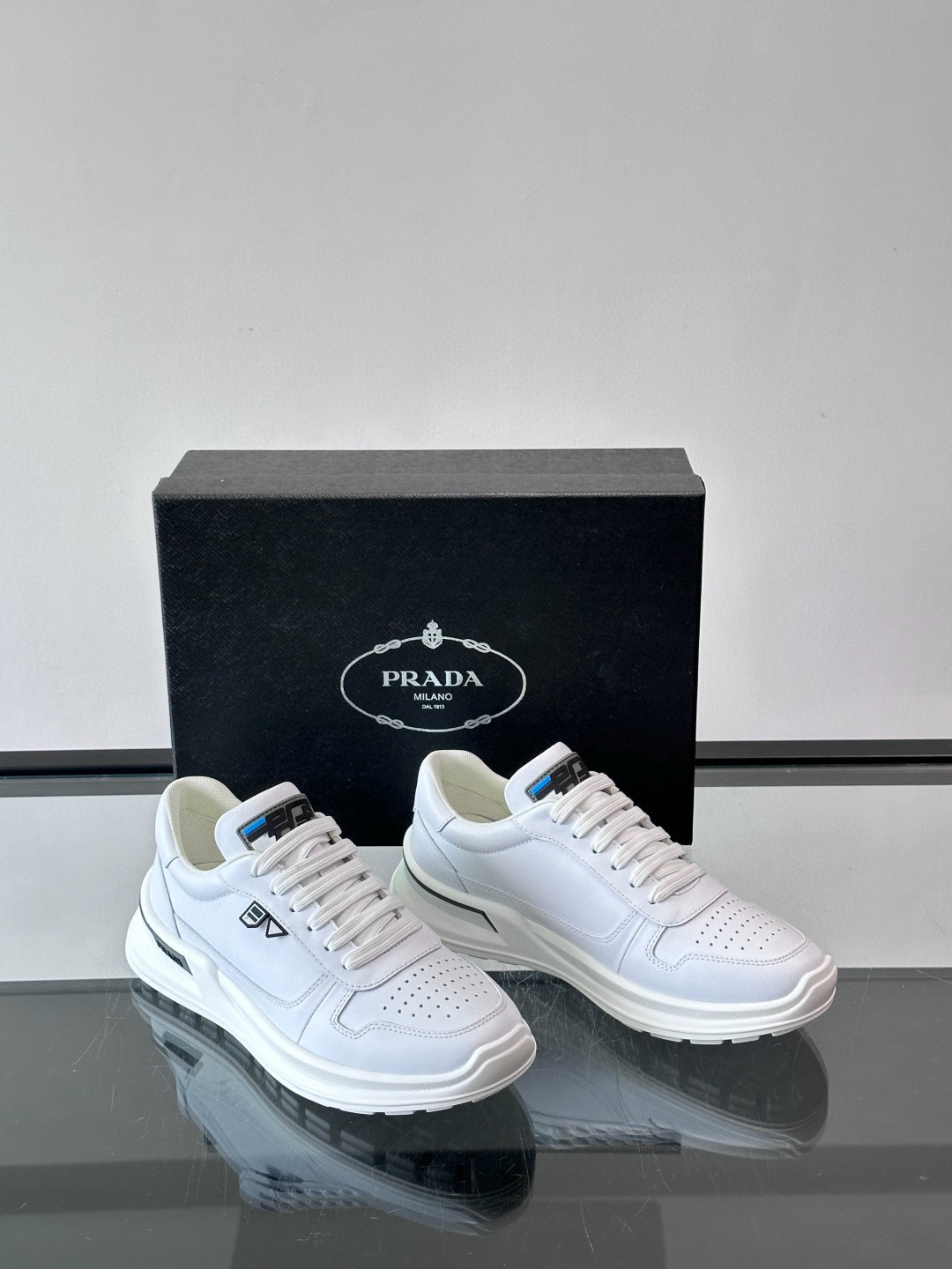 프라다 Prada 스니커즈 White
