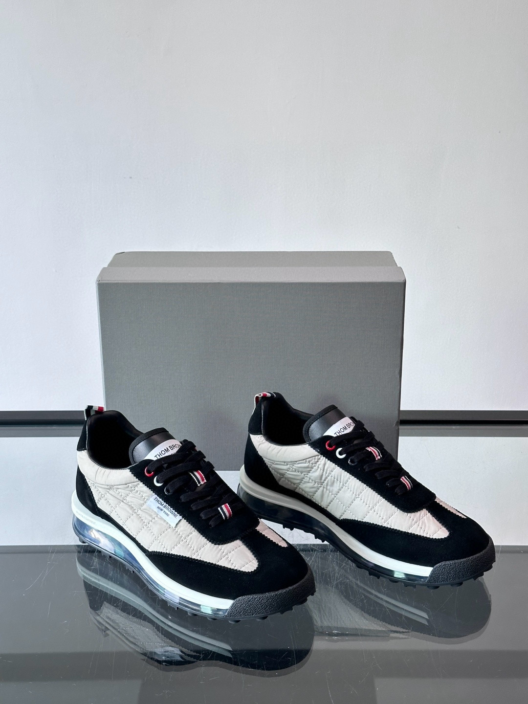 톰브라운 Thom Browne 스니커즈