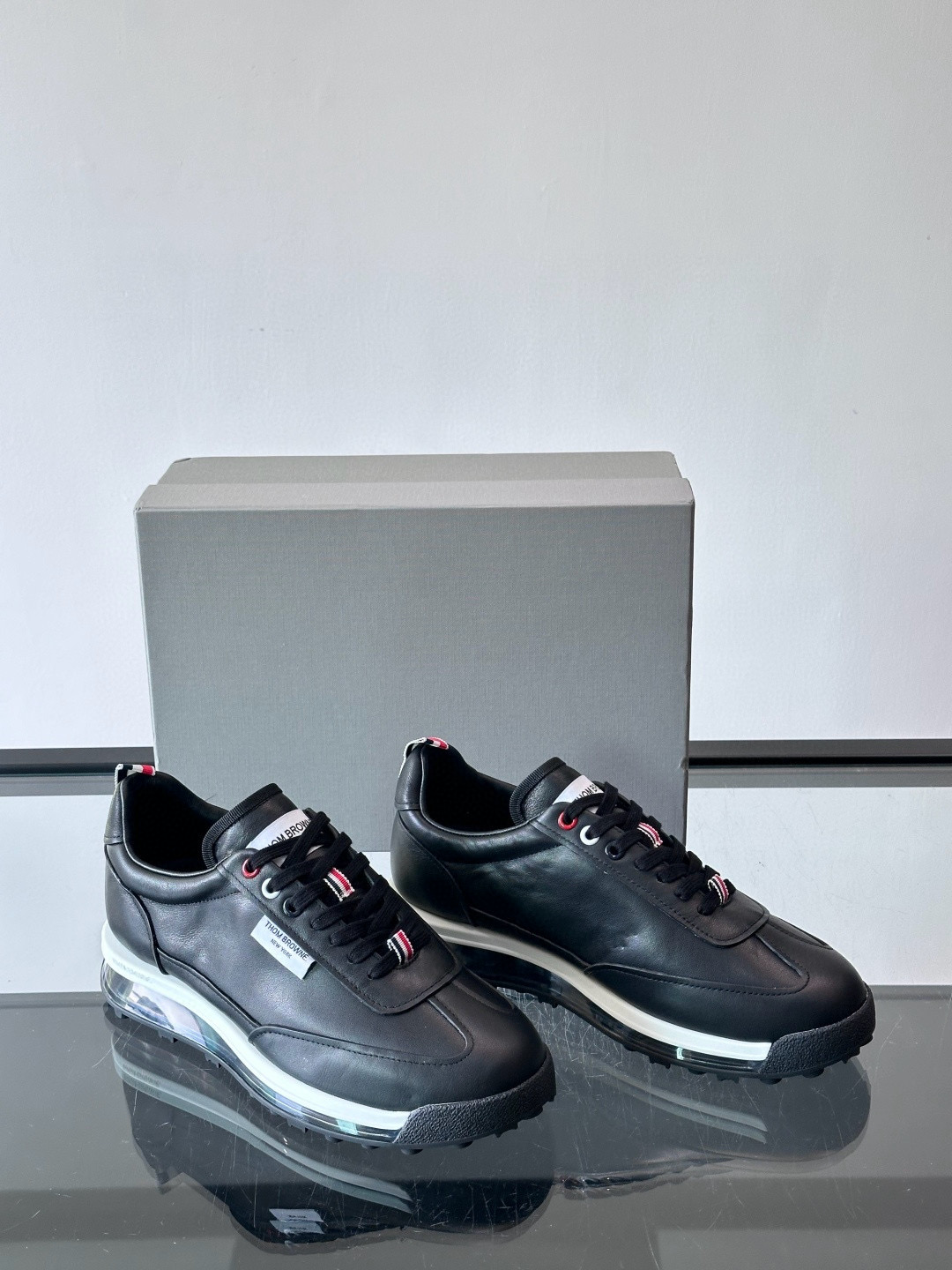 톰브라운 Thom Browne 스니커즈