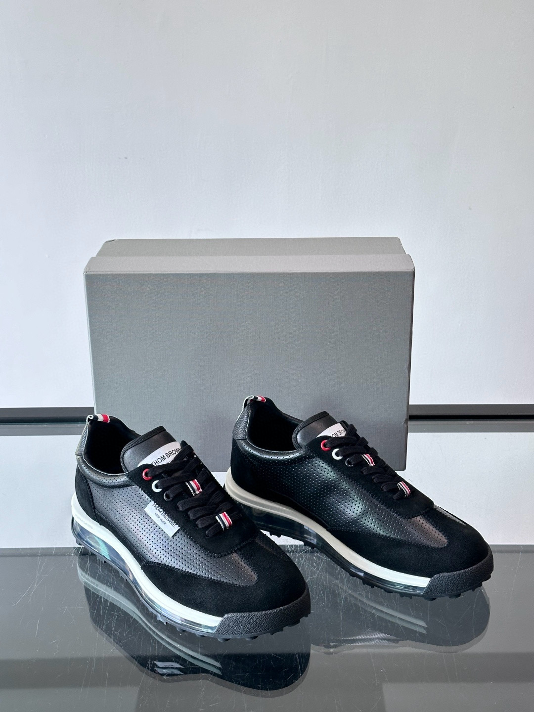 톰브라운 Thom Browne 스니커즈