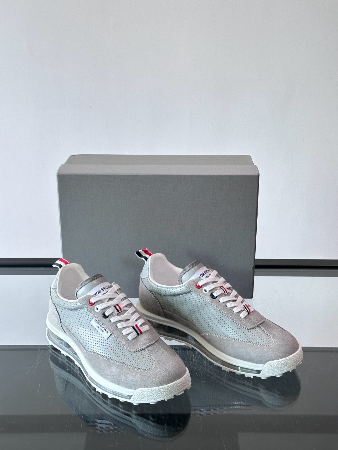 톰브라운 Thom Browne 스니커즈